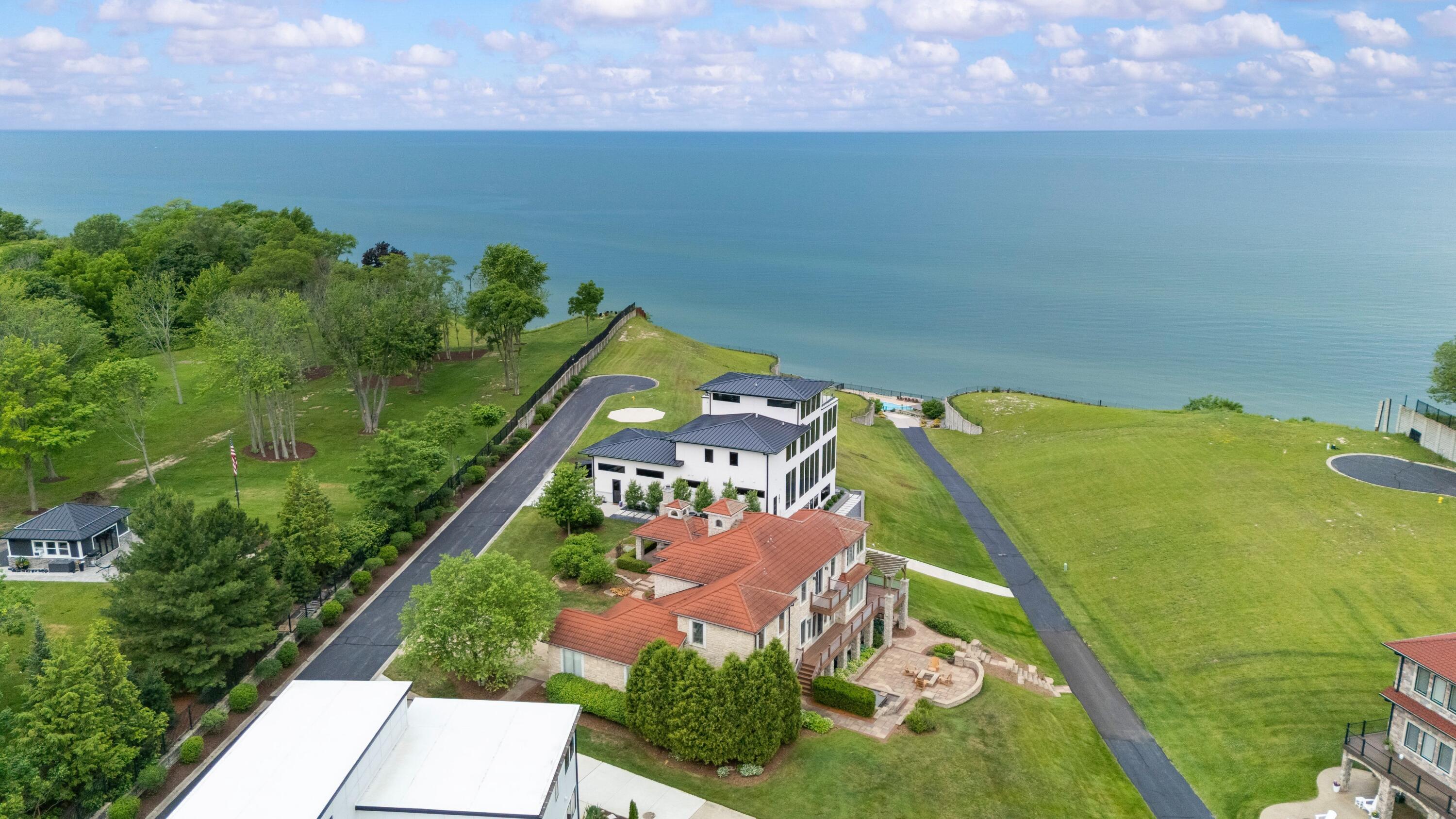 651 Sul Lago S Benton Harbor MI 49022