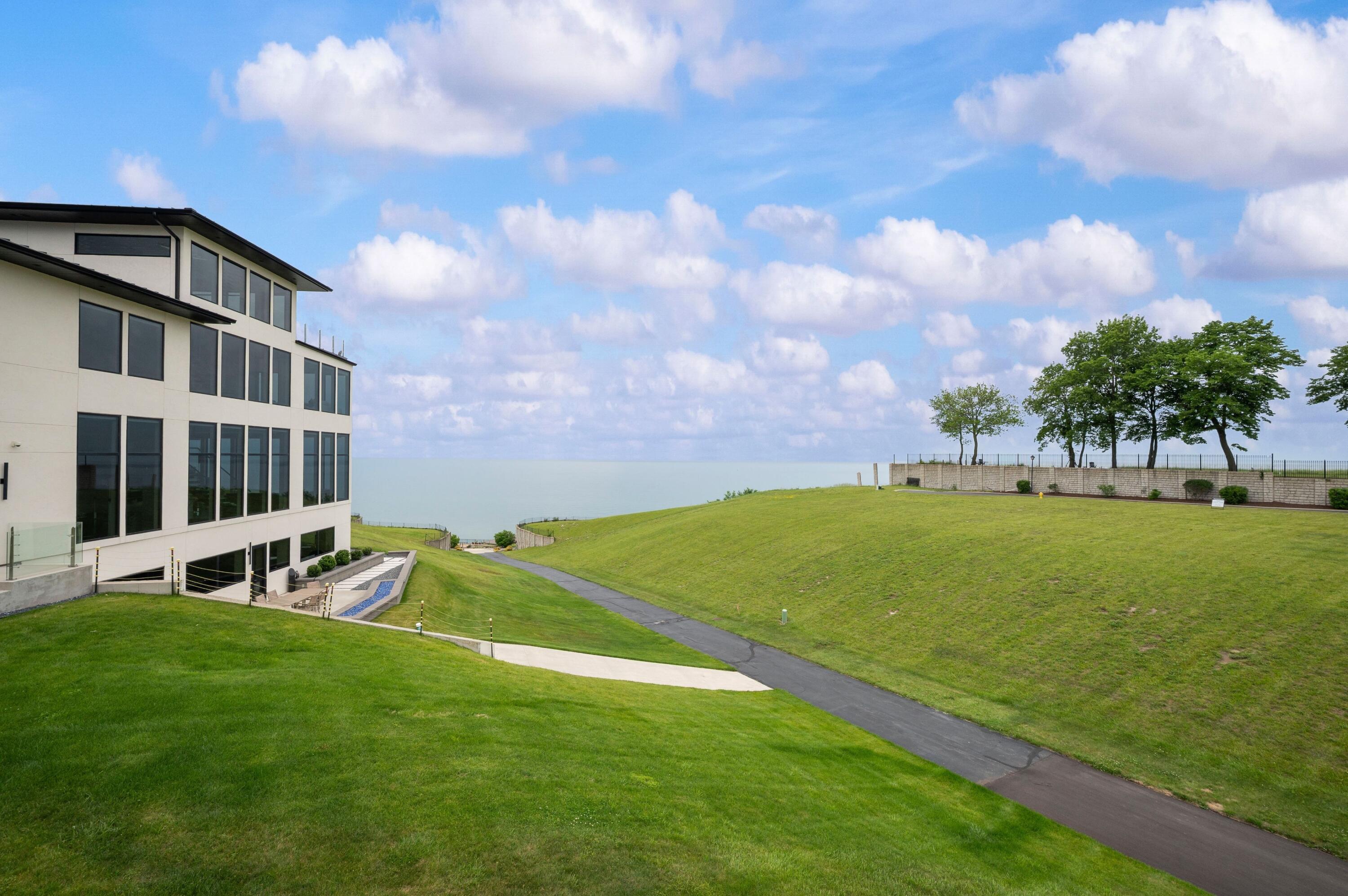 651 Sul Lago S Benton Harbor MI 49022