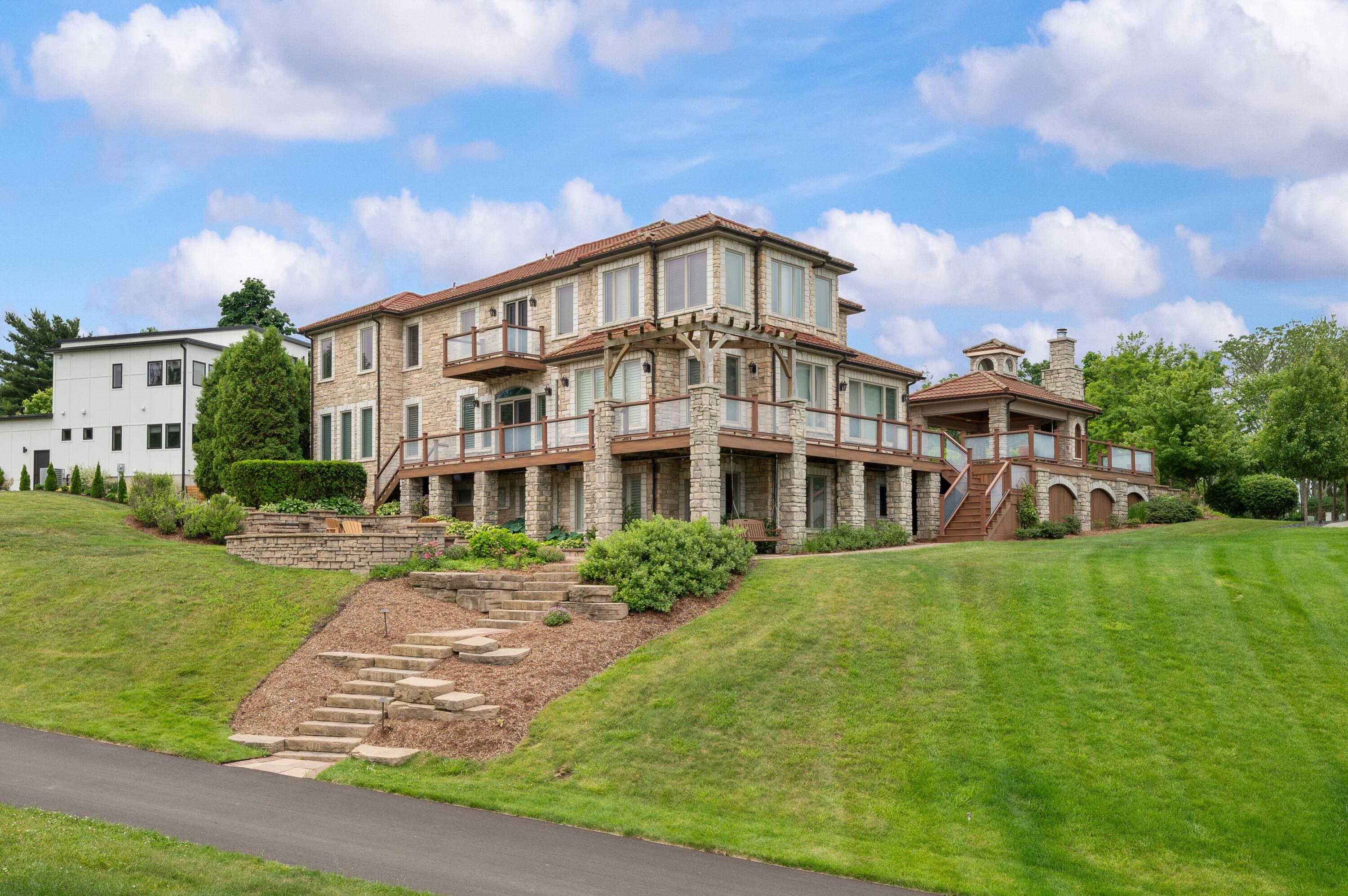 651 Sul Lago S Benton Harbor MI 49022