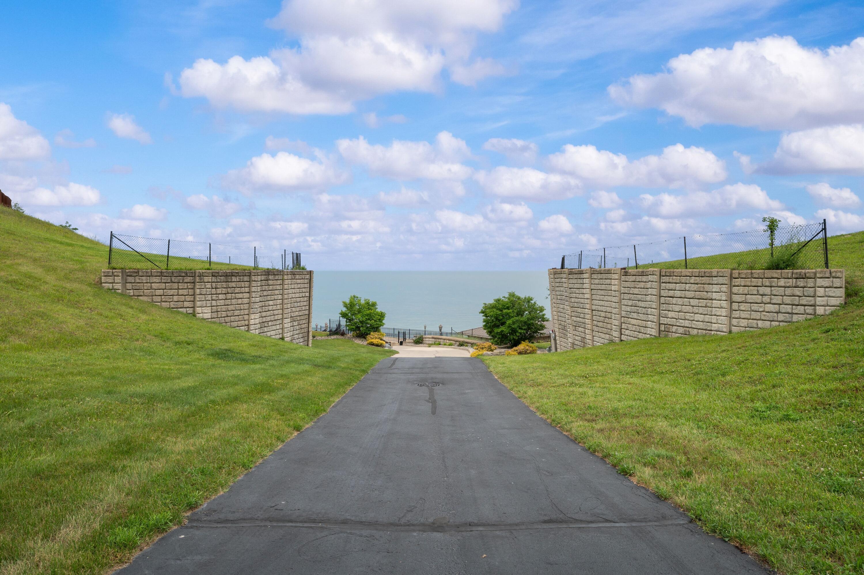 651 Sul Lago S Benton Harbor MI 49022
