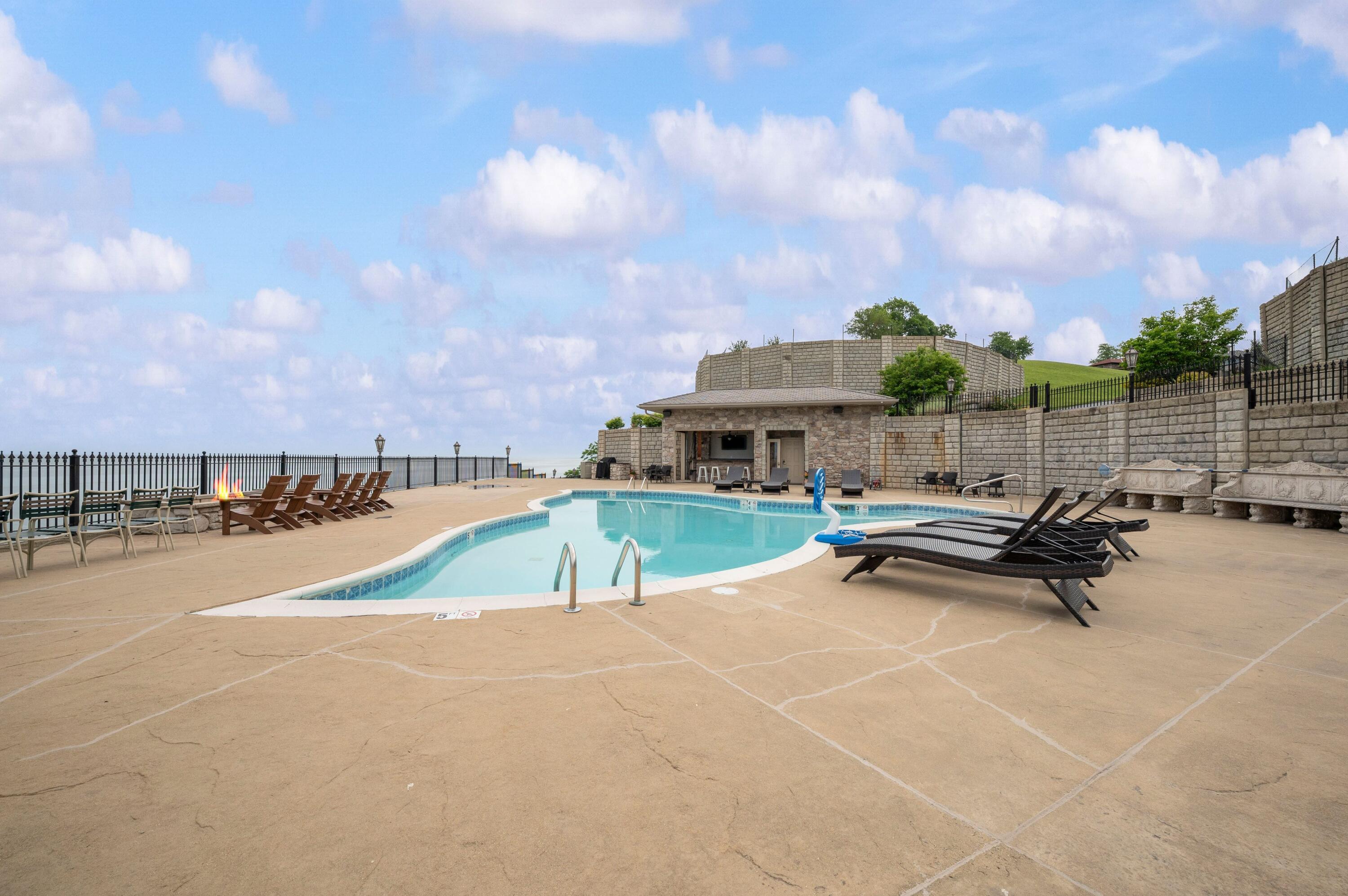 651 Sul Lago S Benton Harbor MI 49022