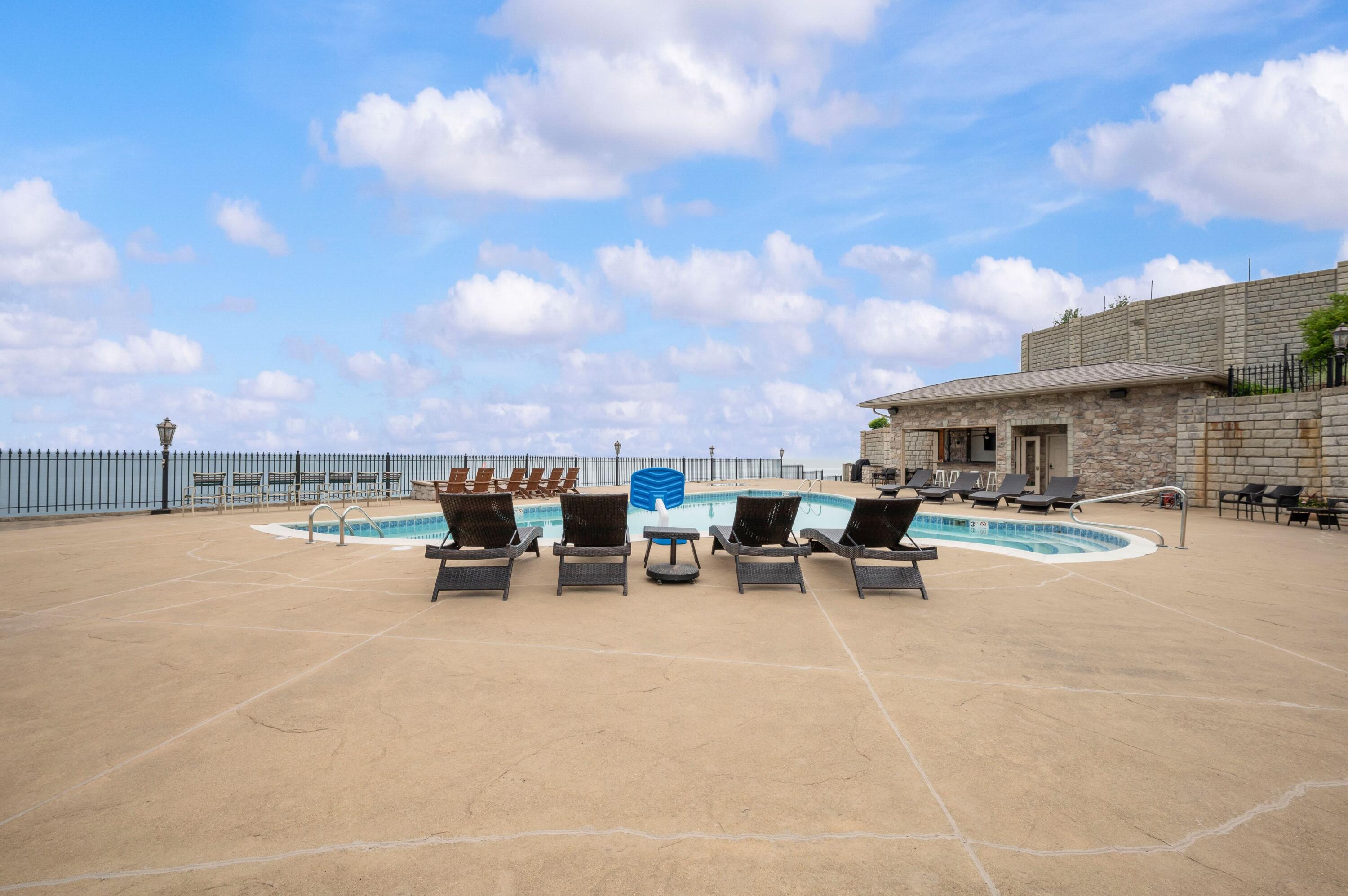 651 Sul Lago S Benton Harbor MI 49022