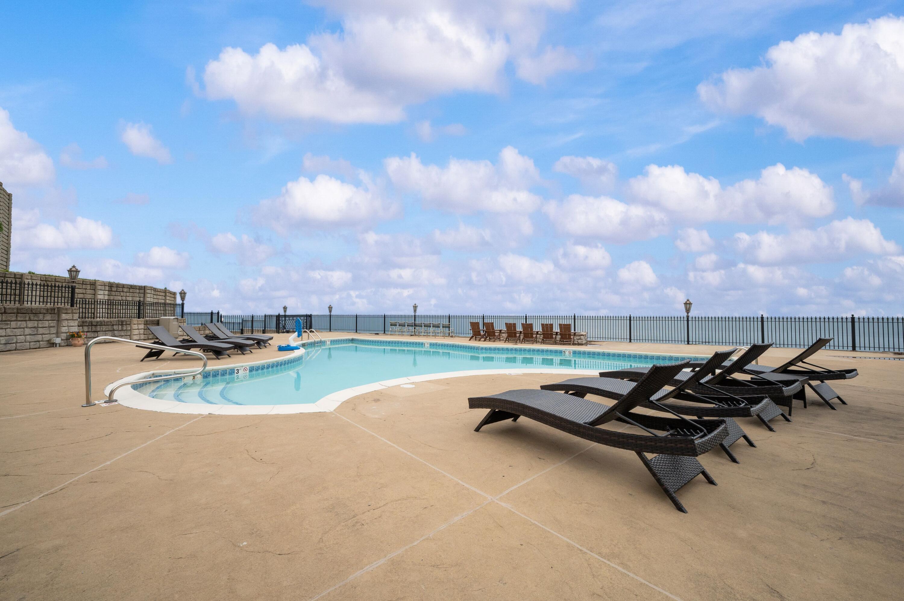 651 Sul Lago S Benton Harbor MI 49022