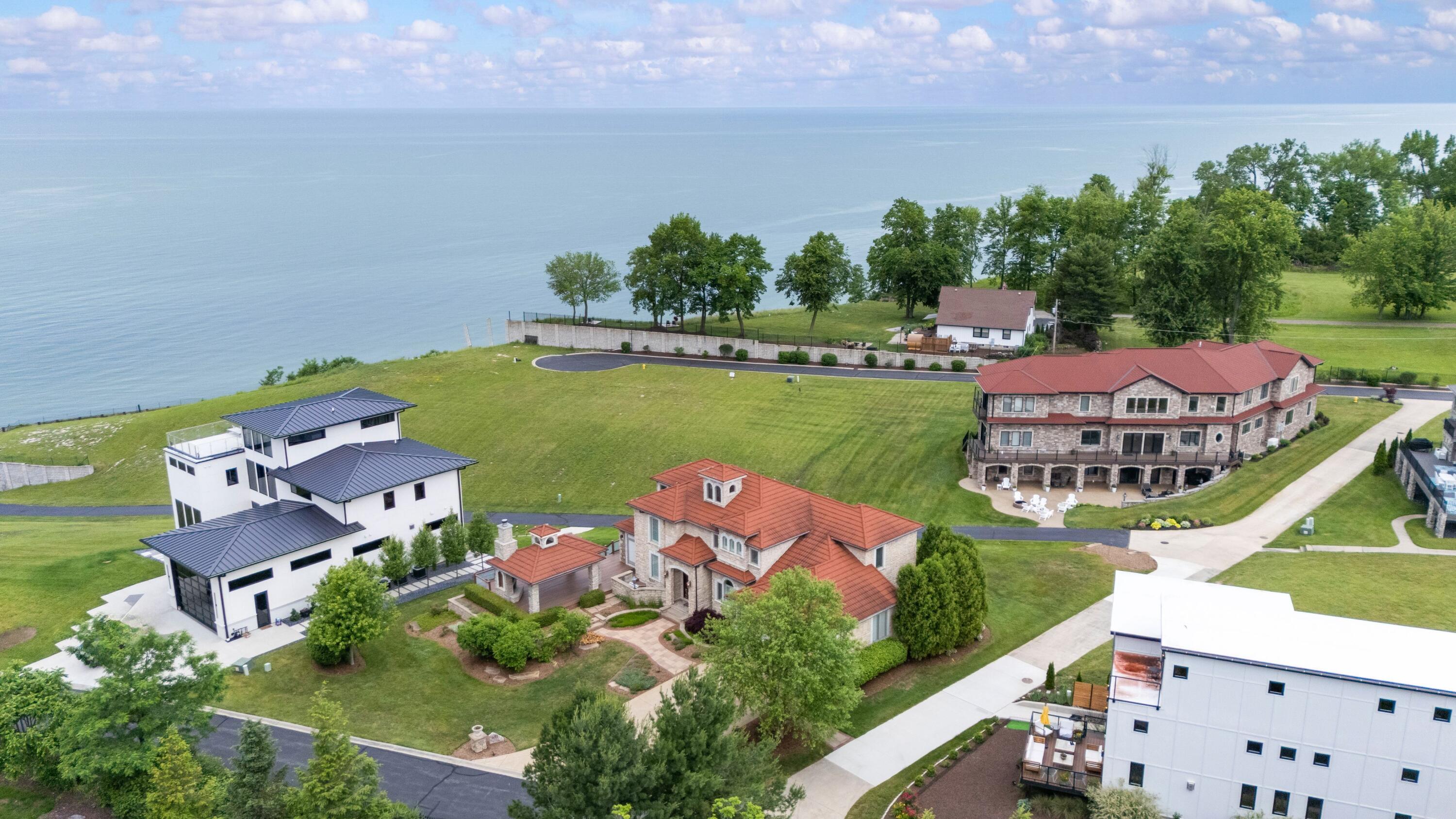 651 Sul Lago S Benton Harbor MI 49022
