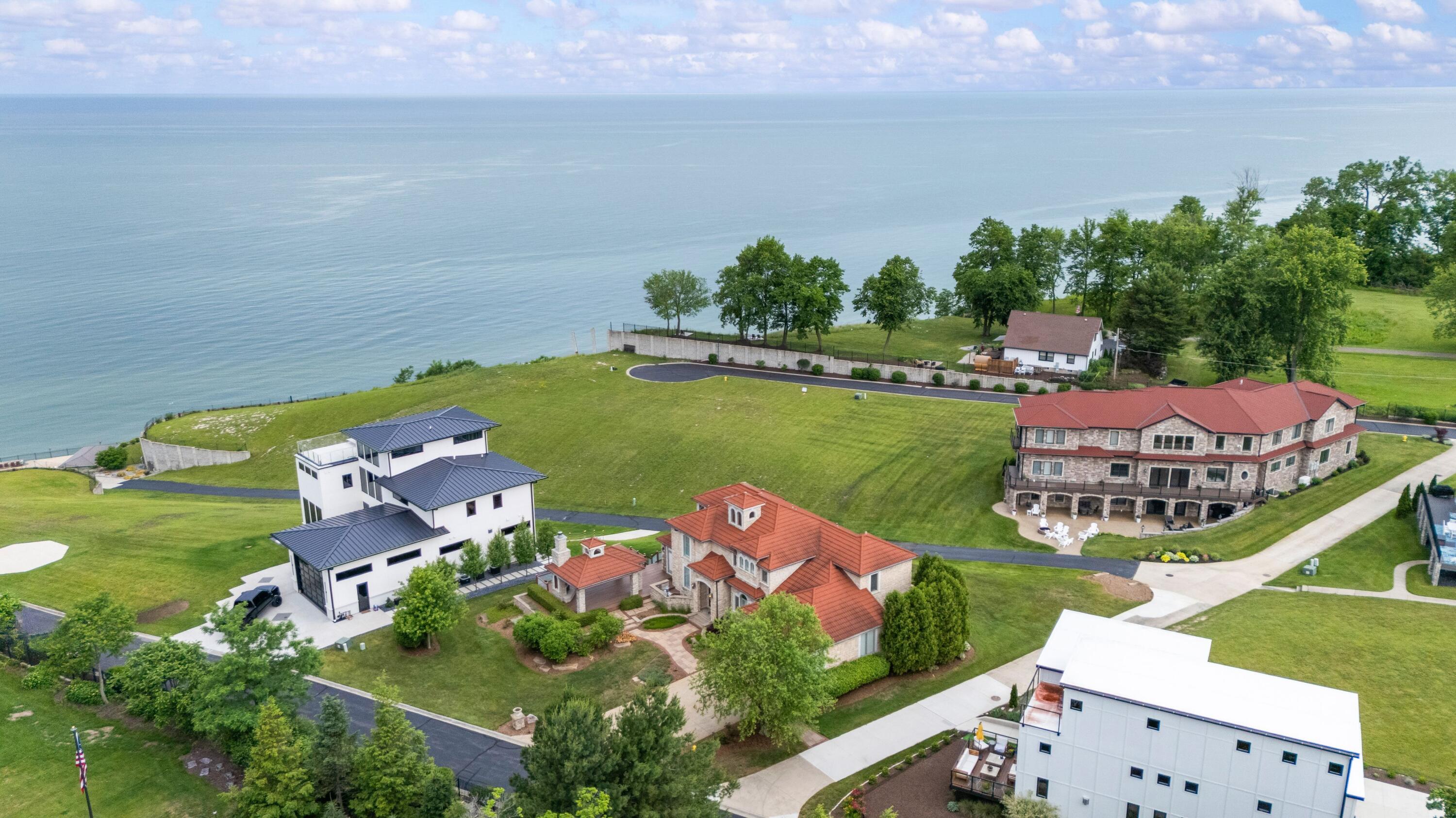 651 Sul Lago S Benton Harbor MI 49022