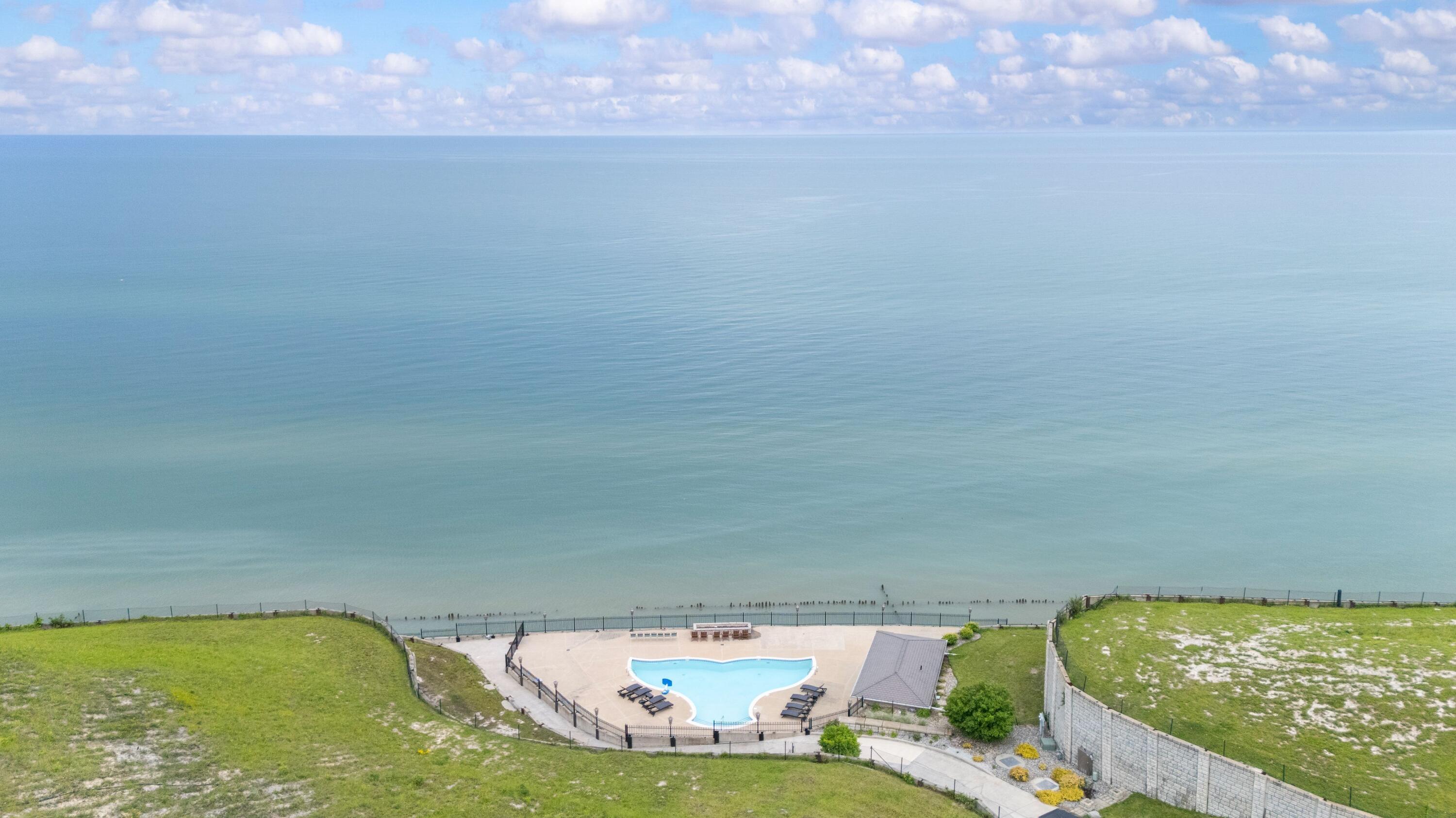 651 Sul Lago S Benton Harbor MI 49022