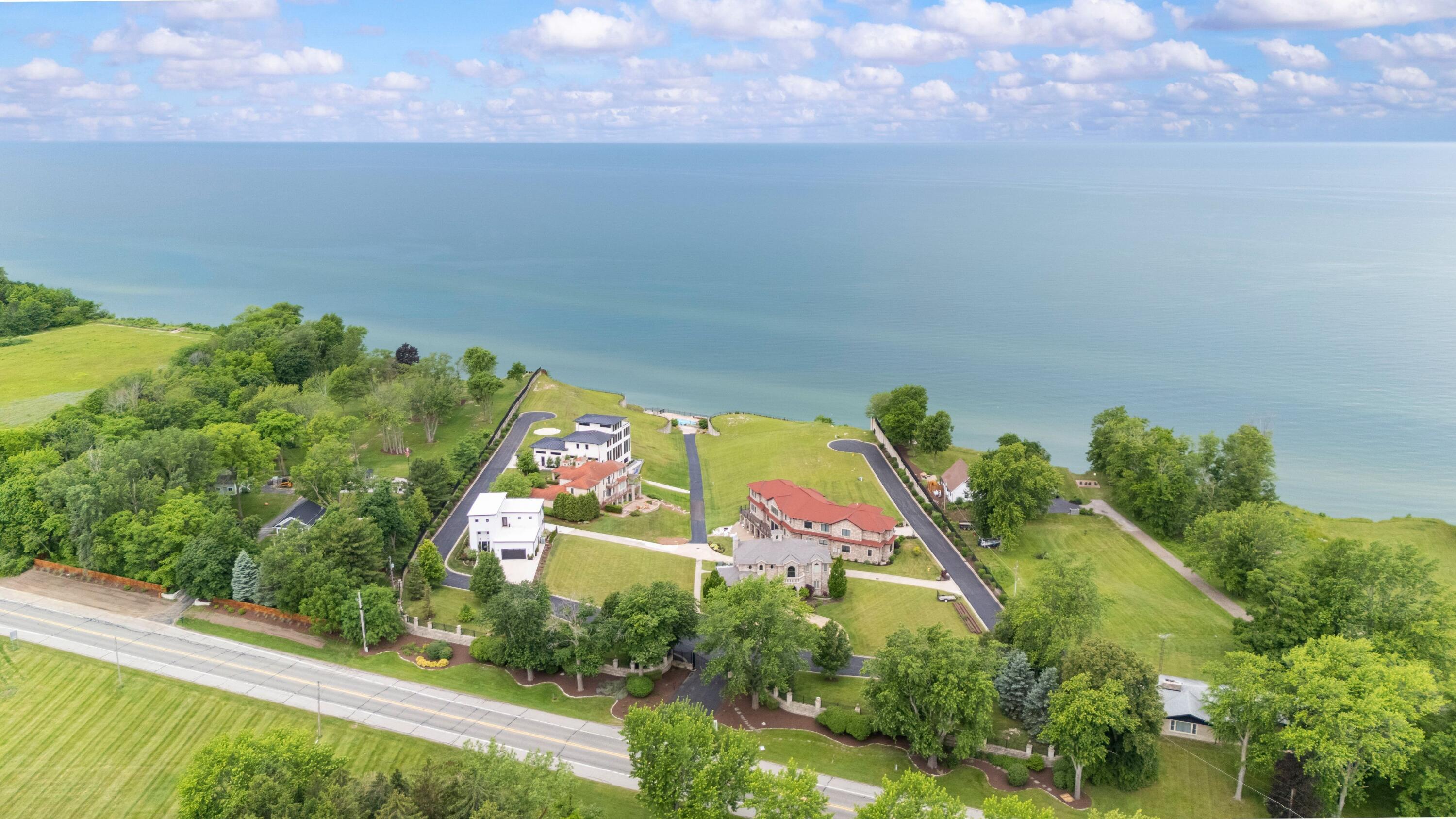 651 Sul Lago S Benton Harbor MI 49022