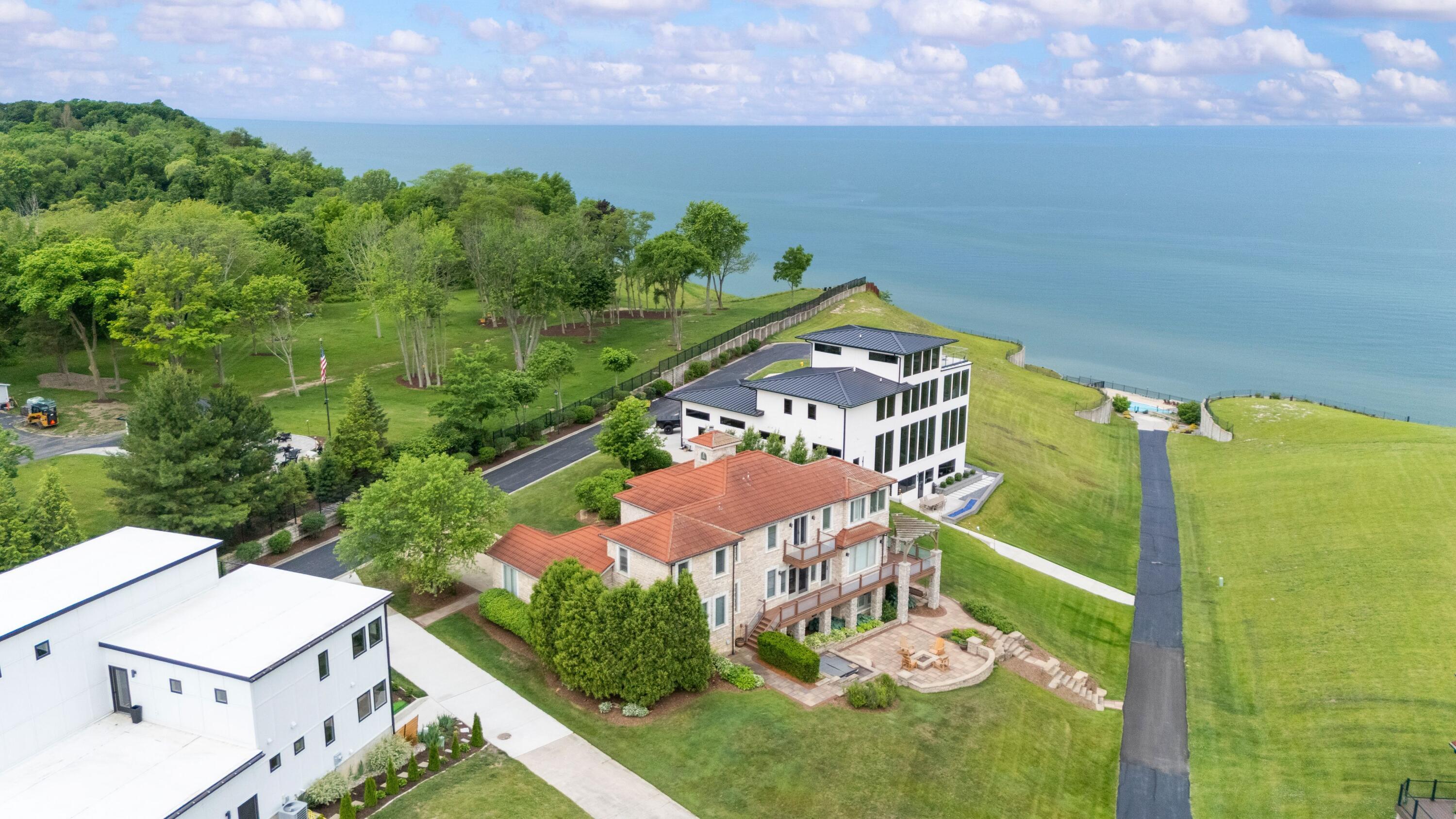 651 Sul Lago S Benton Harbor MI 49022