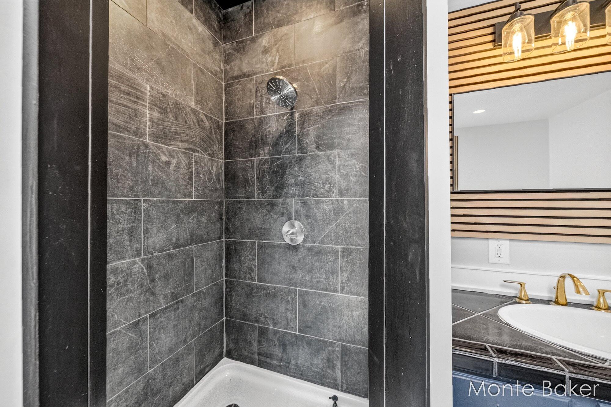 4032 Richmond Street NW Grand Rapids MI 49534
