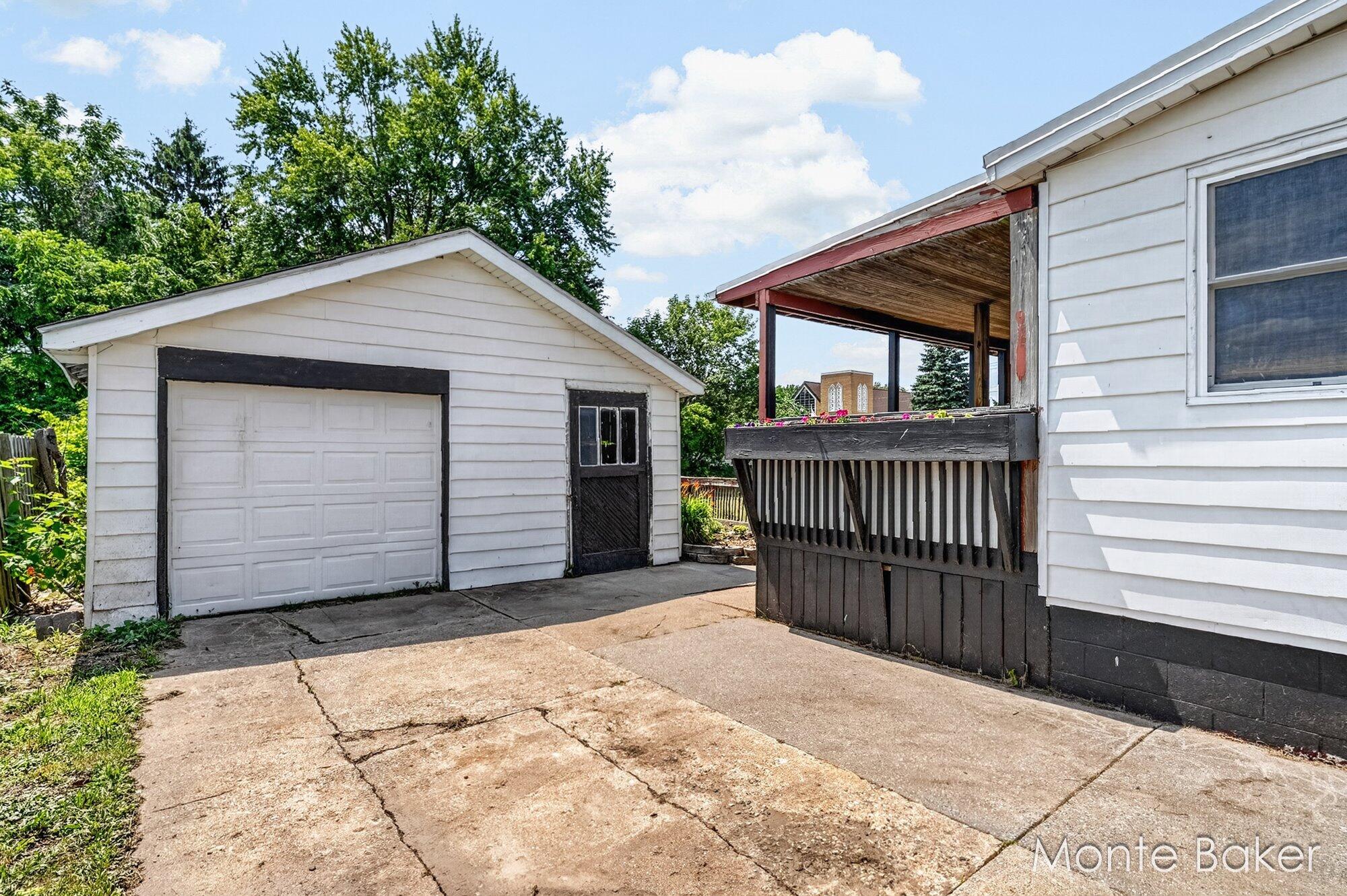 4032 Richmond Street NW Grand Rapids MI 49534