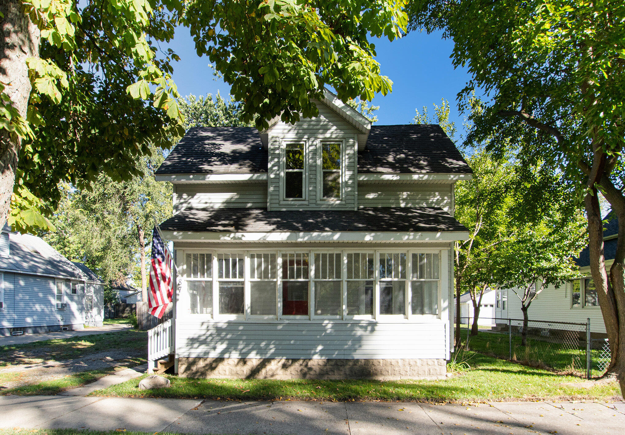 87 E 17th Street Holland MI 49423