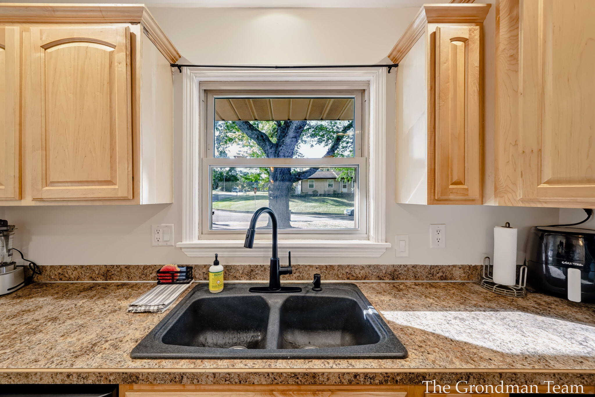 2141 Apple Avenue NW Grand Rapids MI 49504