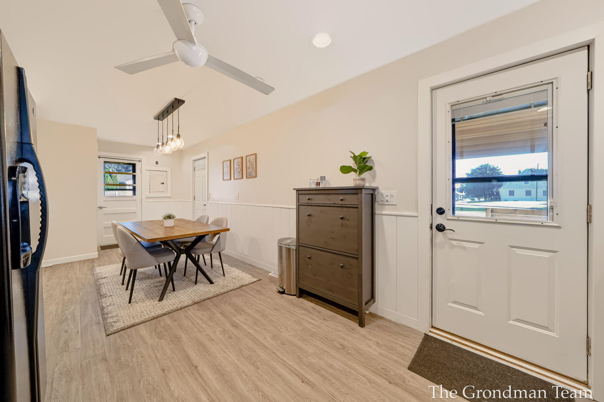2141 Apple Avenue NW Grand Rapids MI 49504