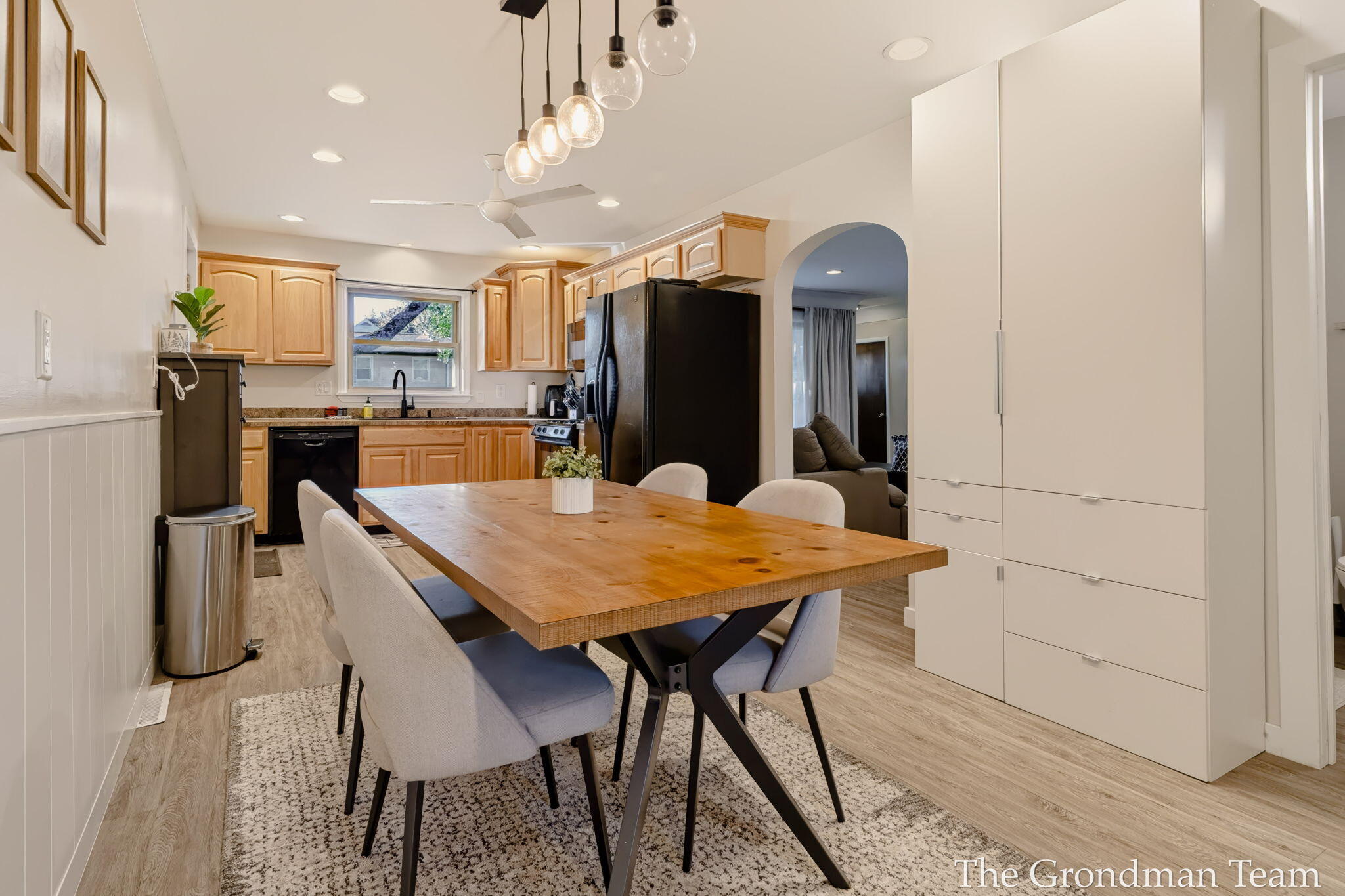 2141 Apple Avenue NW Grand Rapids MI 49504