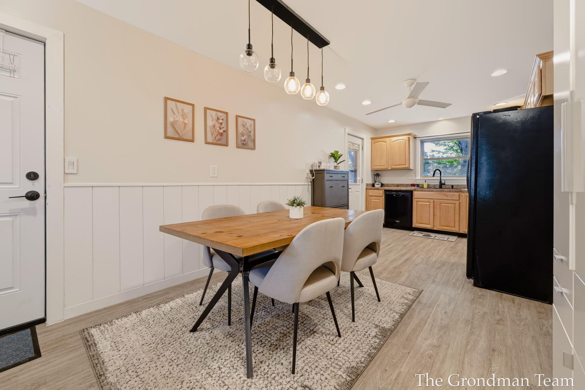 2141 Apple Avenue NW Grand Rapids MI 49504