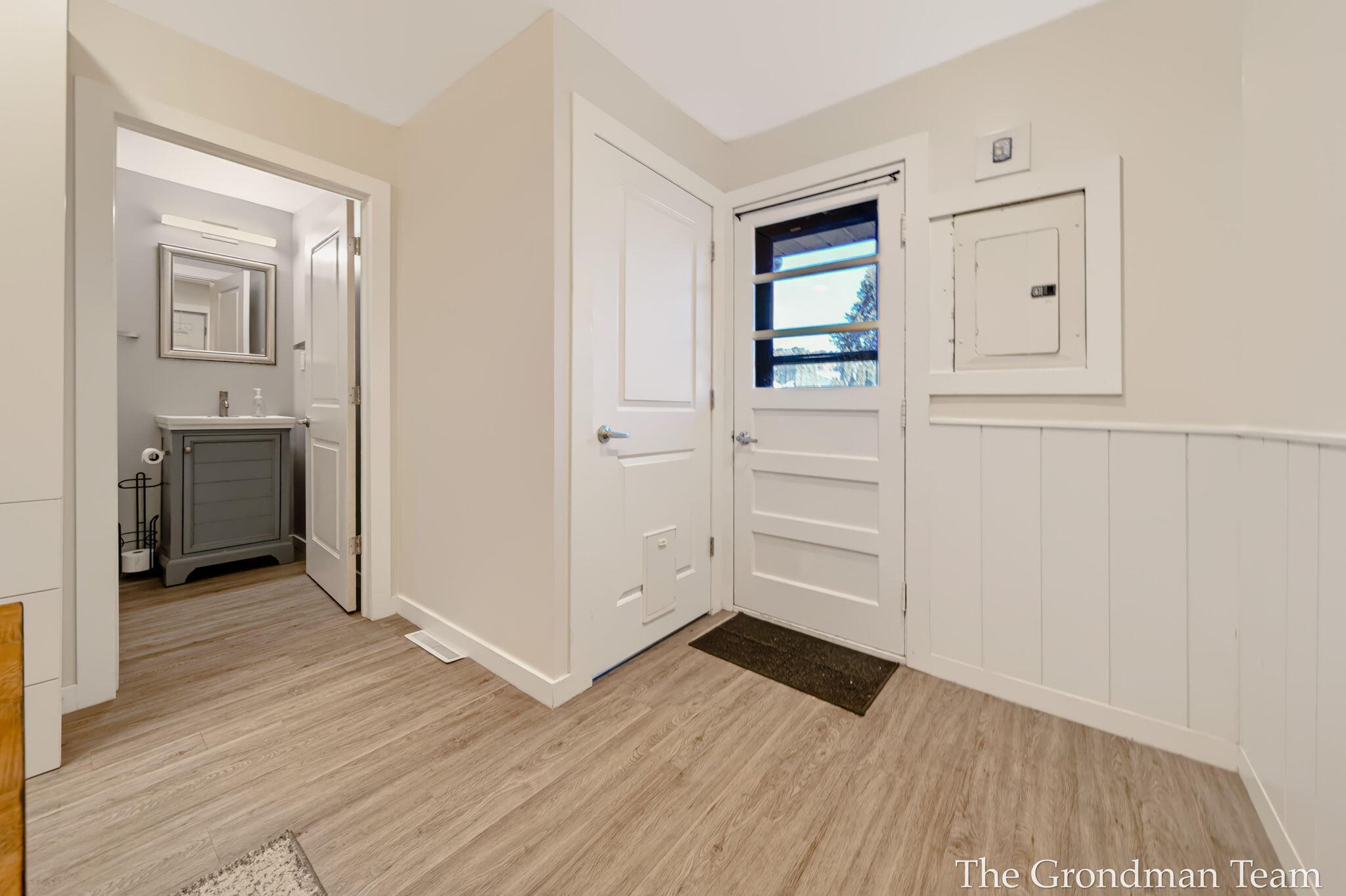 2141 Apple Avenue NW Grand Rapids MI 49504