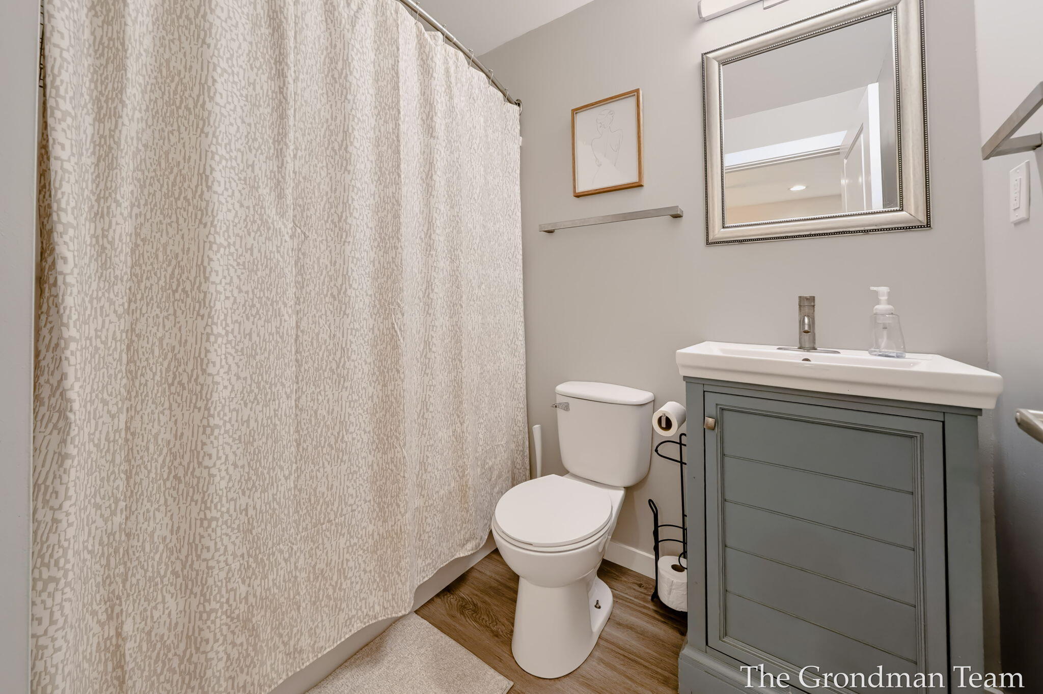 2141 Apple Avenue NW Grand Rapids MI 49504