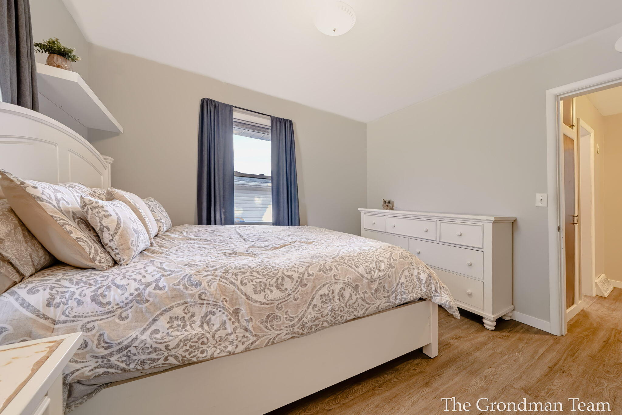 2141 Apple Avenue NW Grand Rapids MI 49504