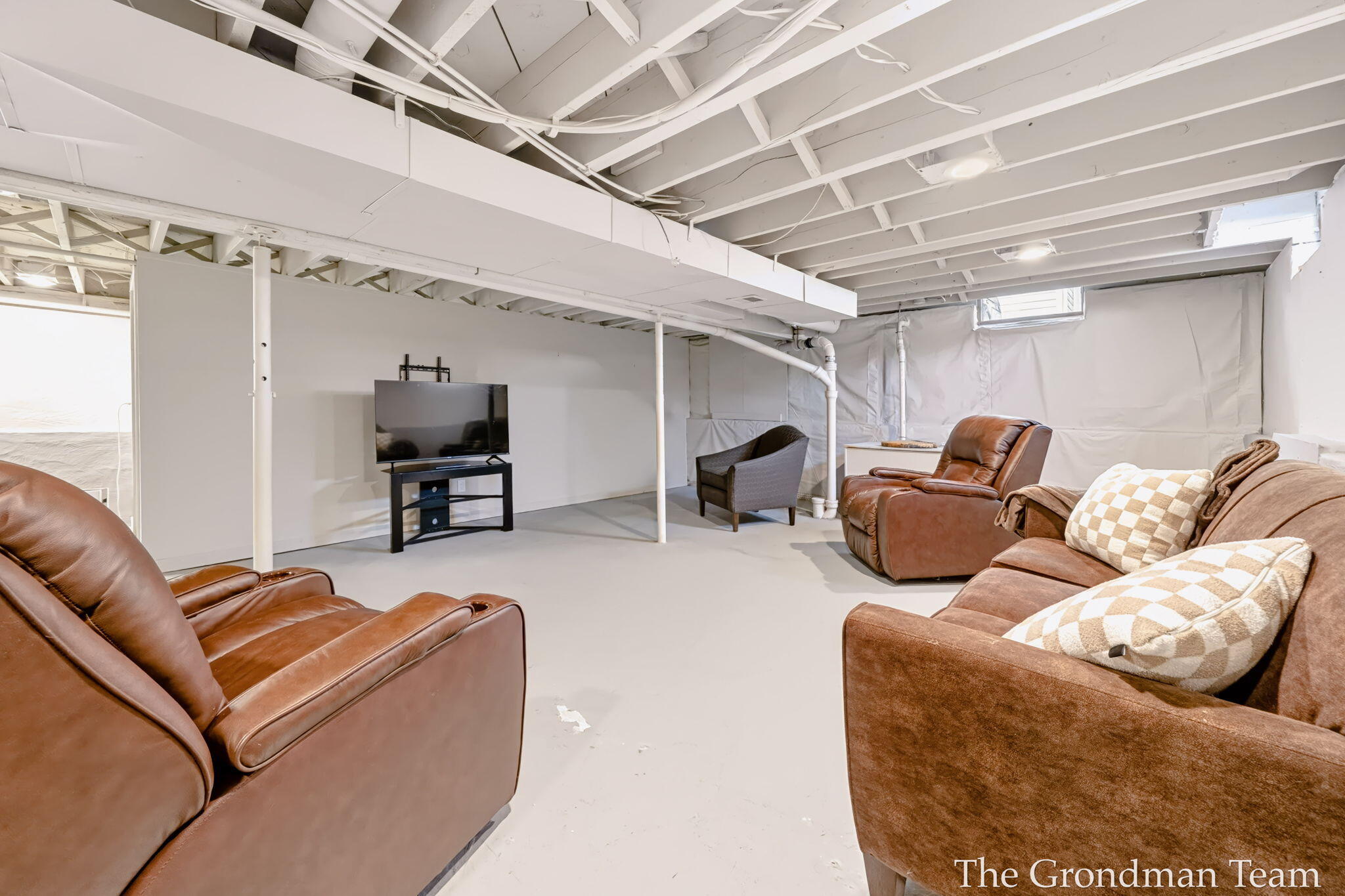 2141 Apple Avenue NW Grand Rapids MI 49504