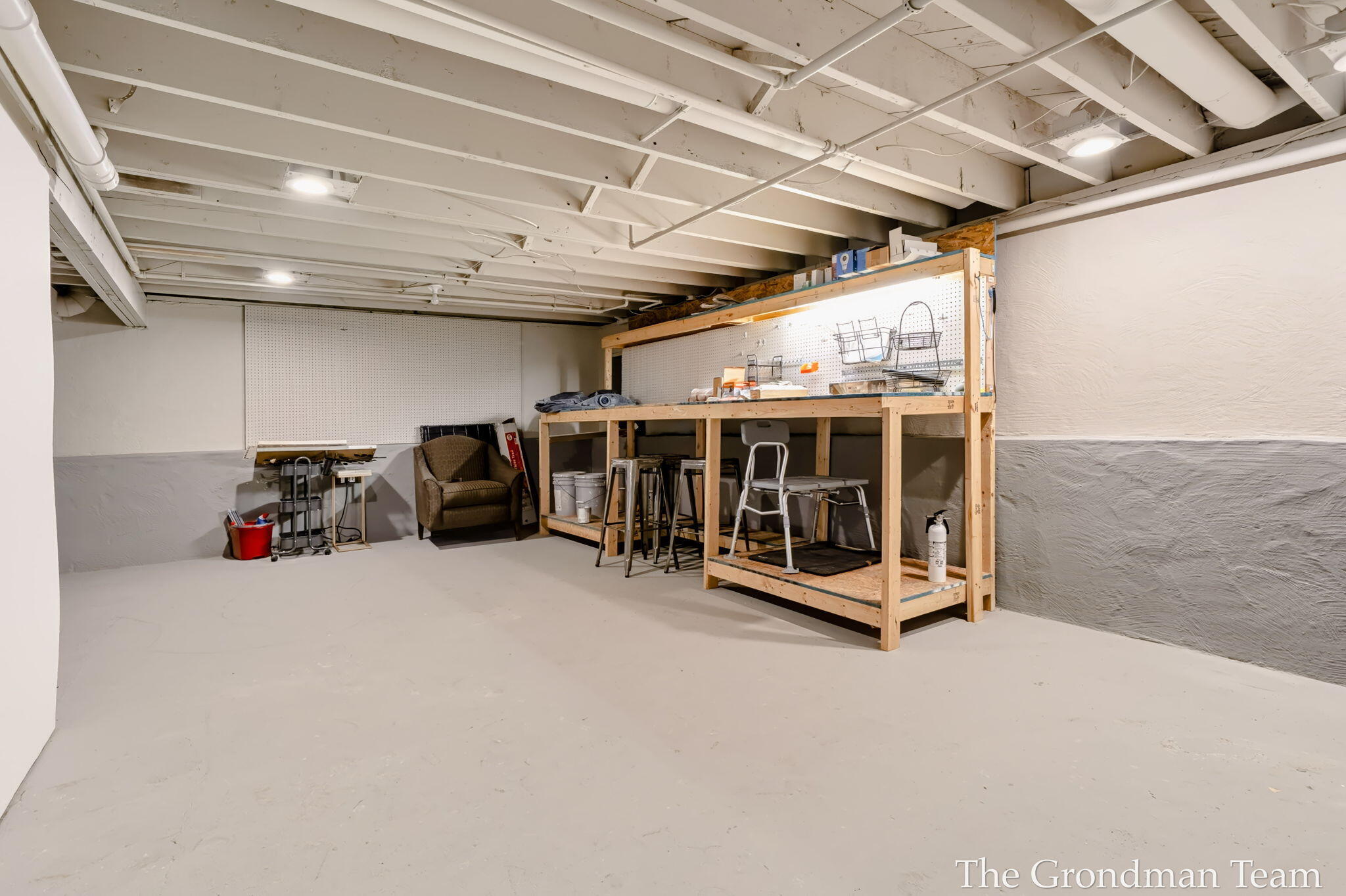 2141 Apple Avenue NW Grand Rapids MI 49504
