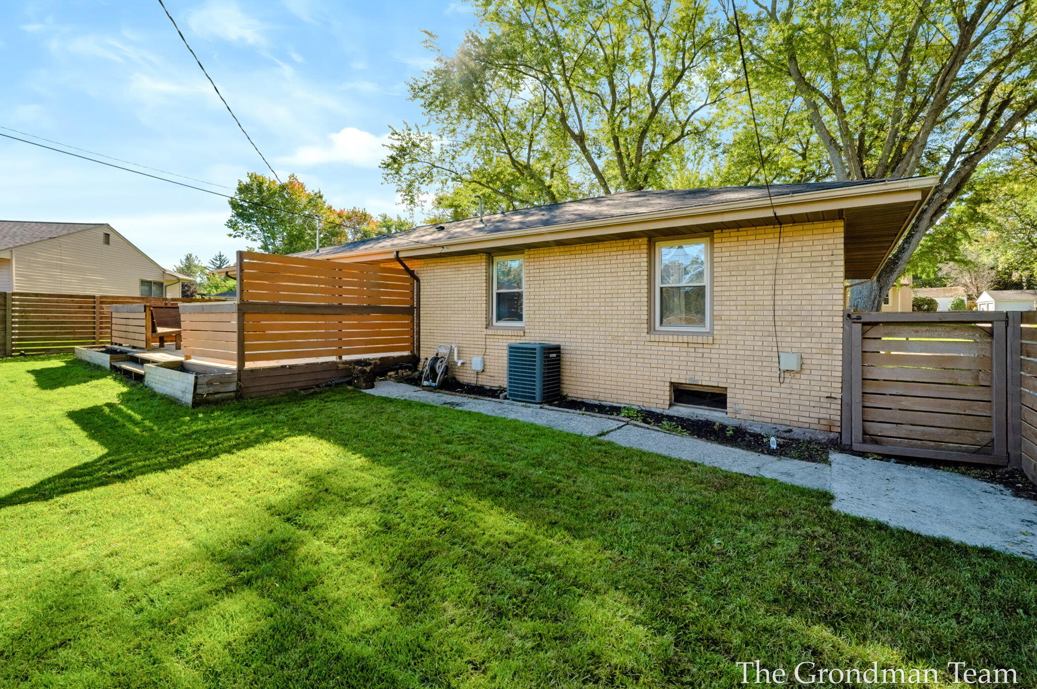 2141 Apple Avenue NW Grand Rapids MI 49504
