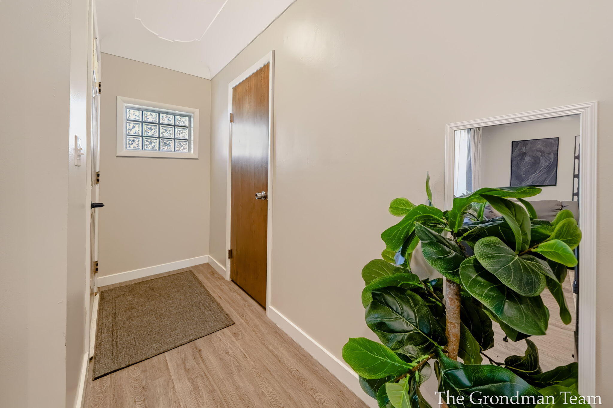2141 Apple Avenue NW Grand Rapids MI 49504