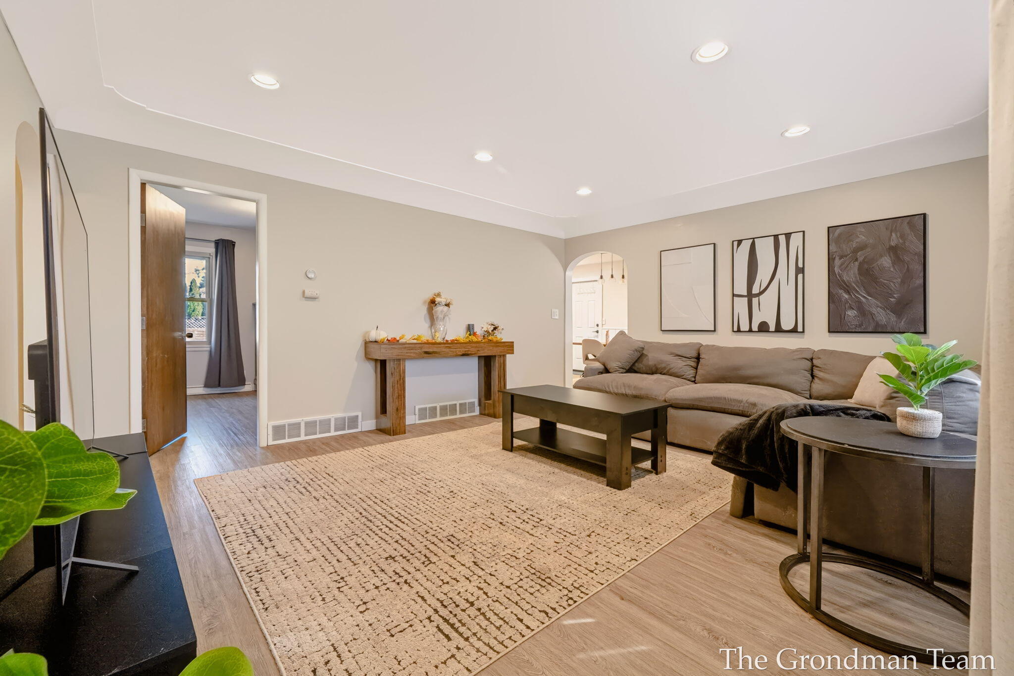 2141 Apple Avenue NW Grand Rapids MI 49504
