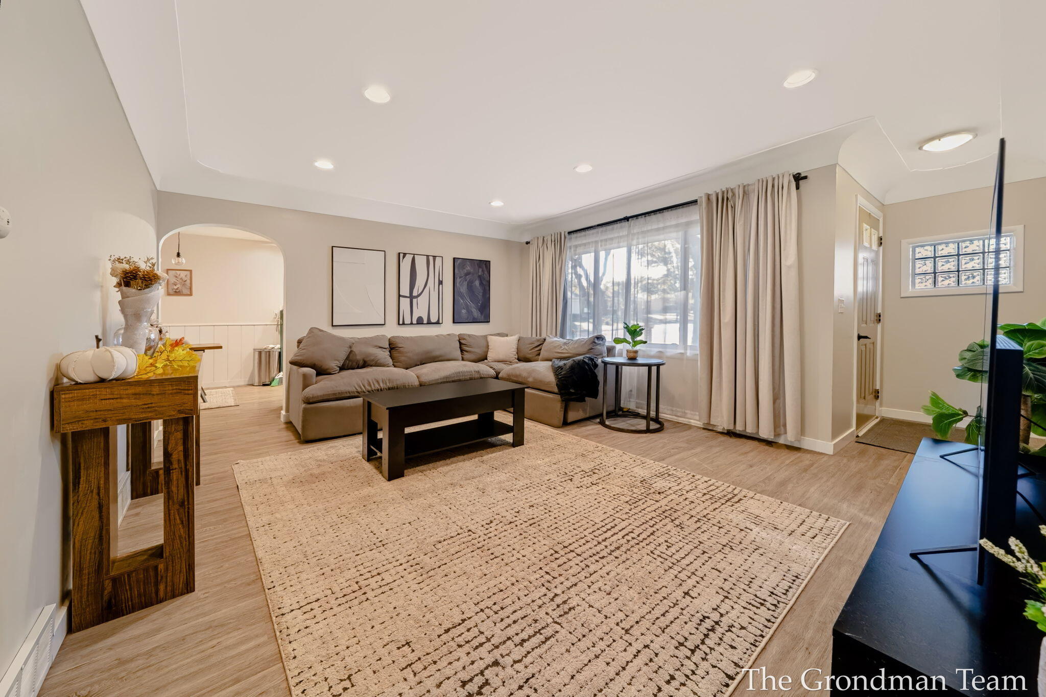 2141 Apple Avenue NW Grand Rapids MI 49504