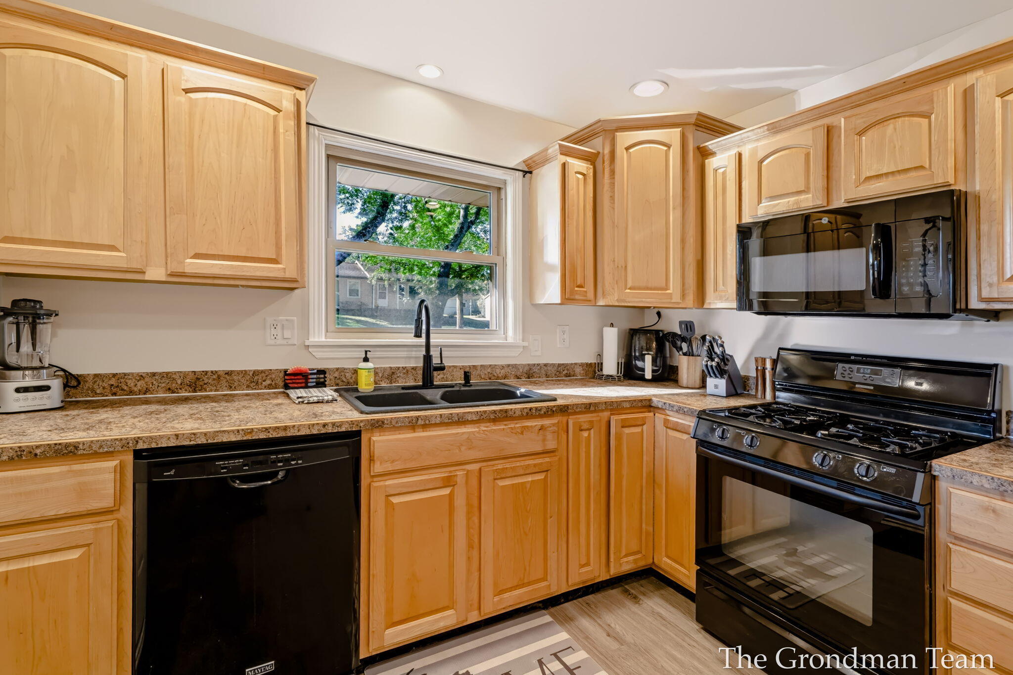 2141 Apple Avenue NW Grand Rapids MI 49504