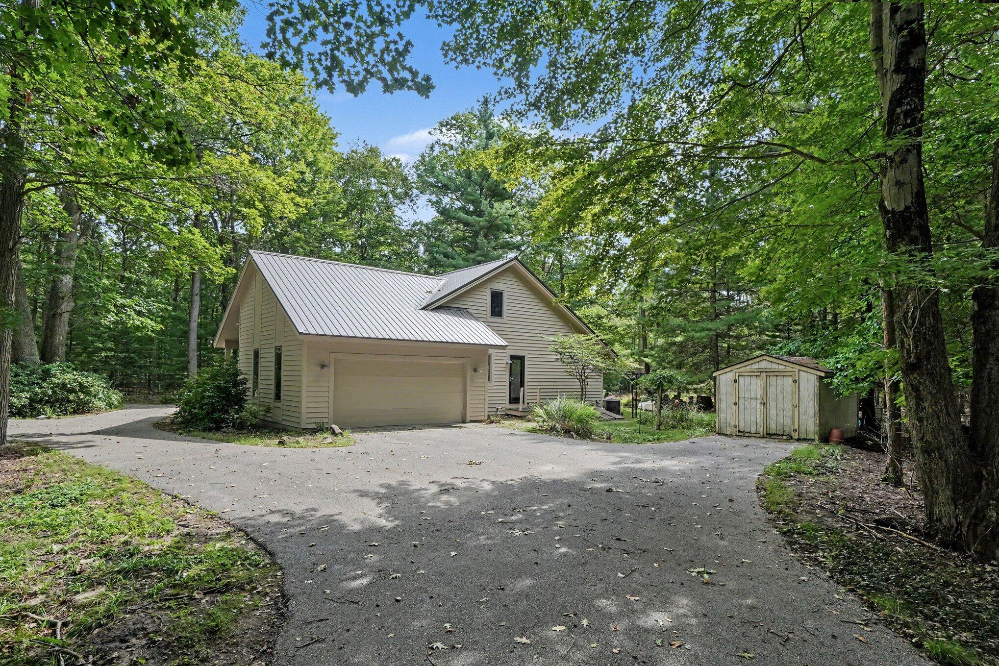 1439 W Sternberg Road Norton Shores MI 49441