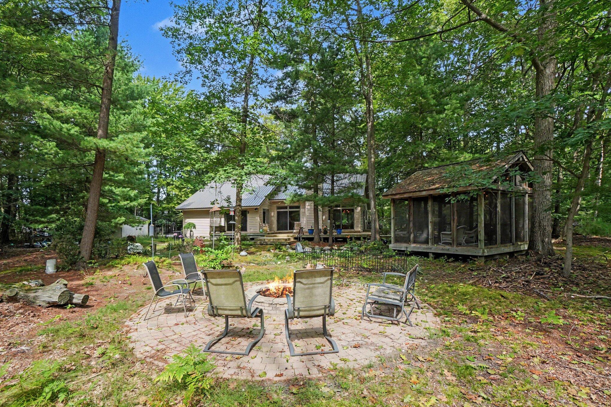 1439 W Sternberg Road Norton Shores MI 49441