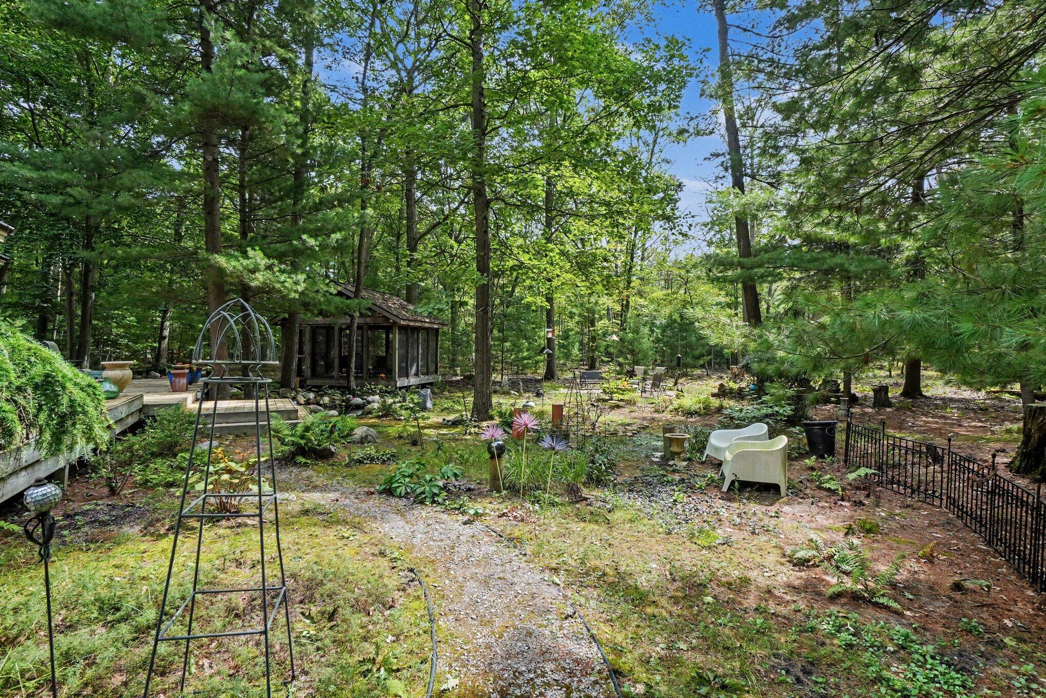 1439 W Sternberg Road Norton Shores MI 49441