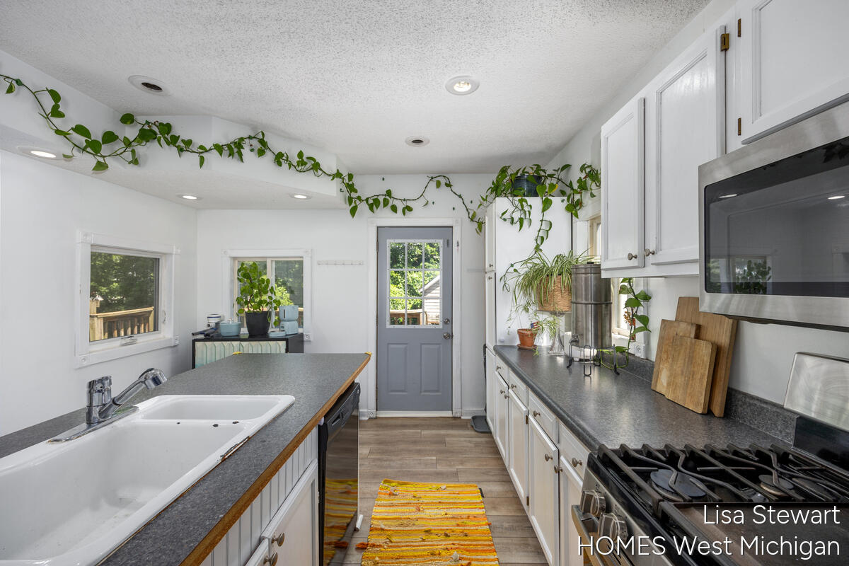1131 Crescent Street NE Grand Rapids MI 49503