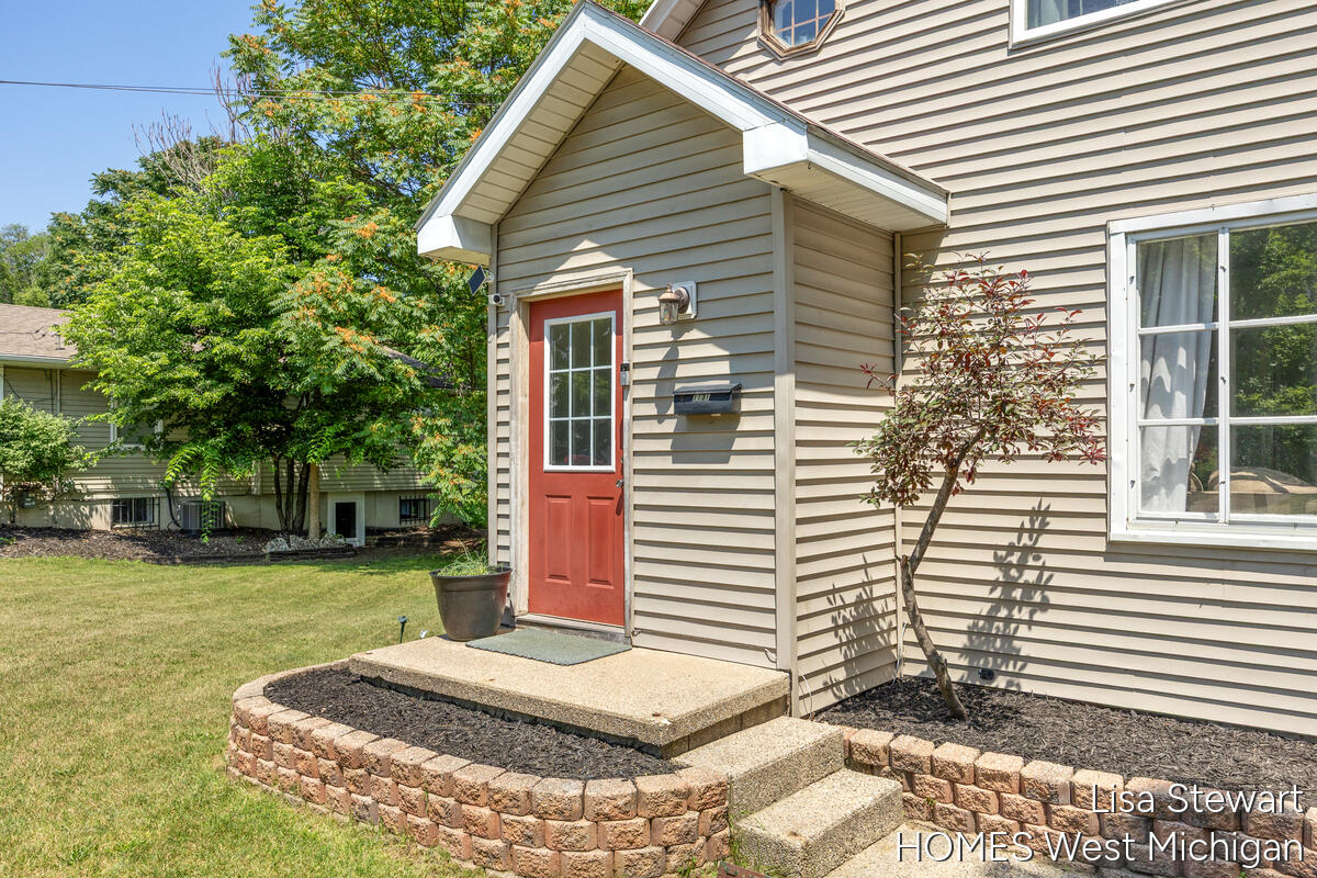 1131 Crescent Street NE Grand Rapids MI 49503