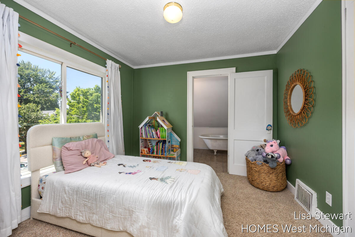 1131 Crescent Street NE Grand Rapids MI 49503