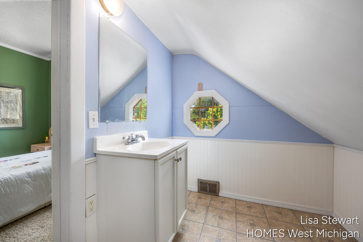 1131 Crescent Street NE Grand Rapids MI 49503