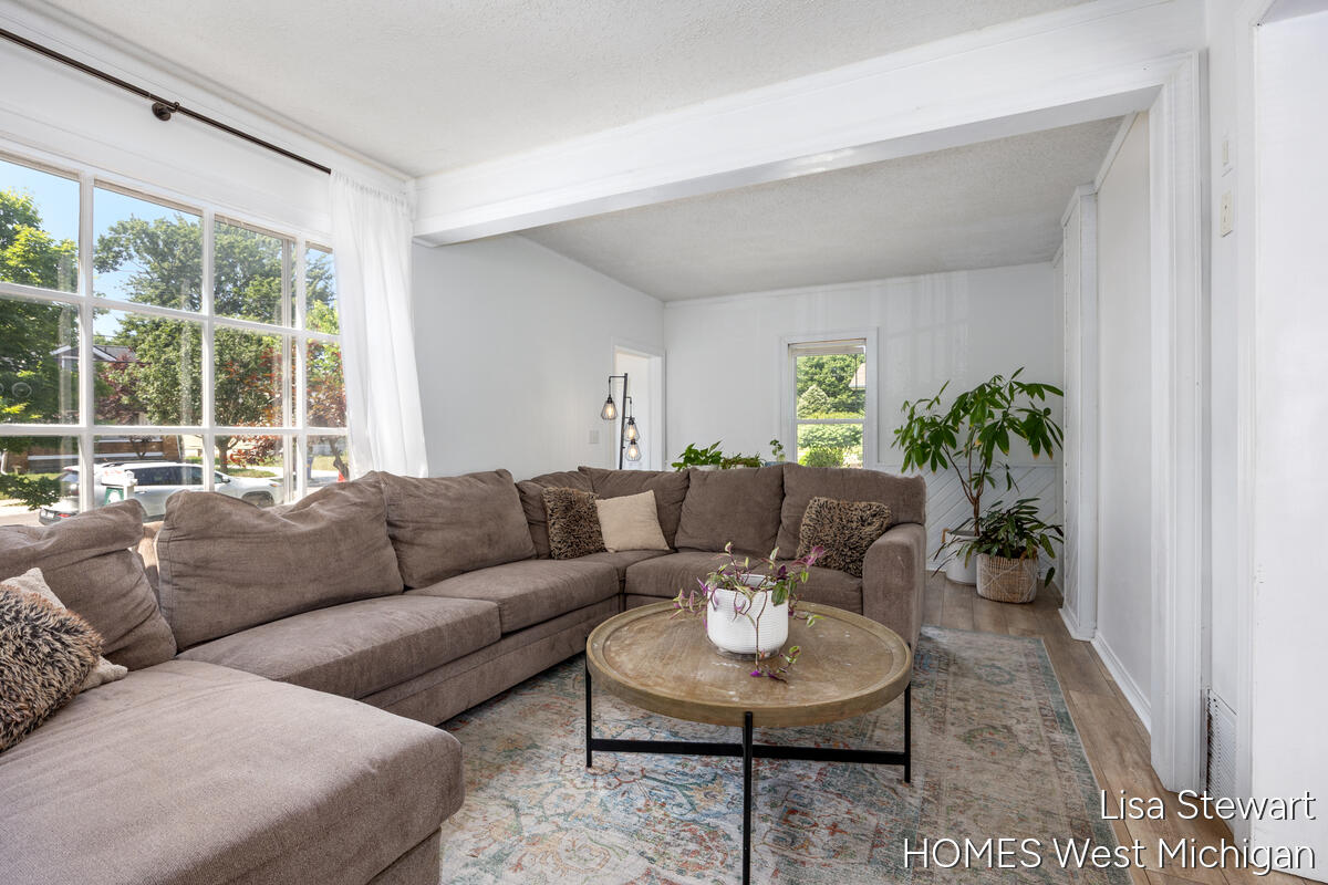1131 Crescent Street NE Grand Rapids MI 49503