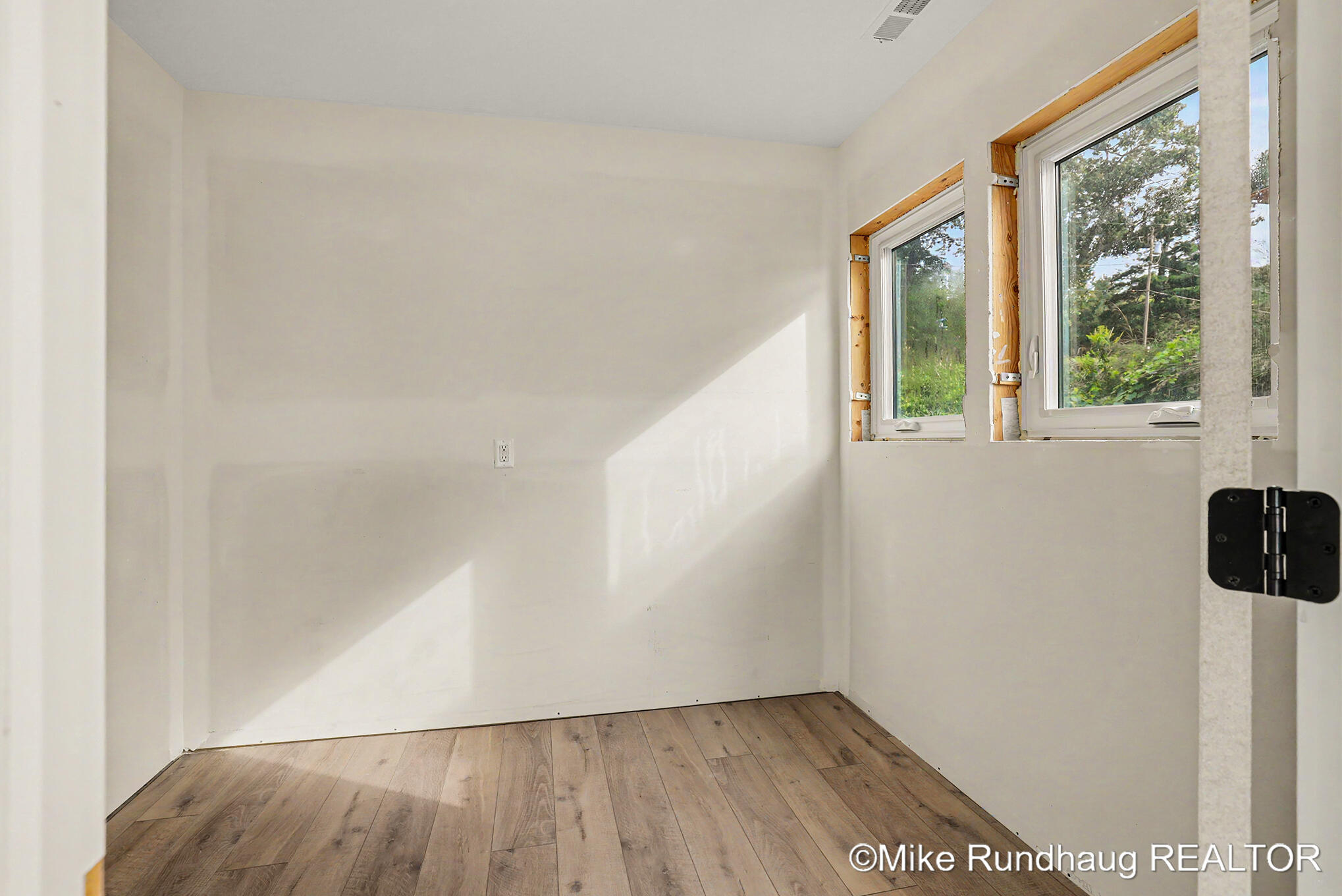 8851 Je-ne-be Drive NE Rockford MI 49341