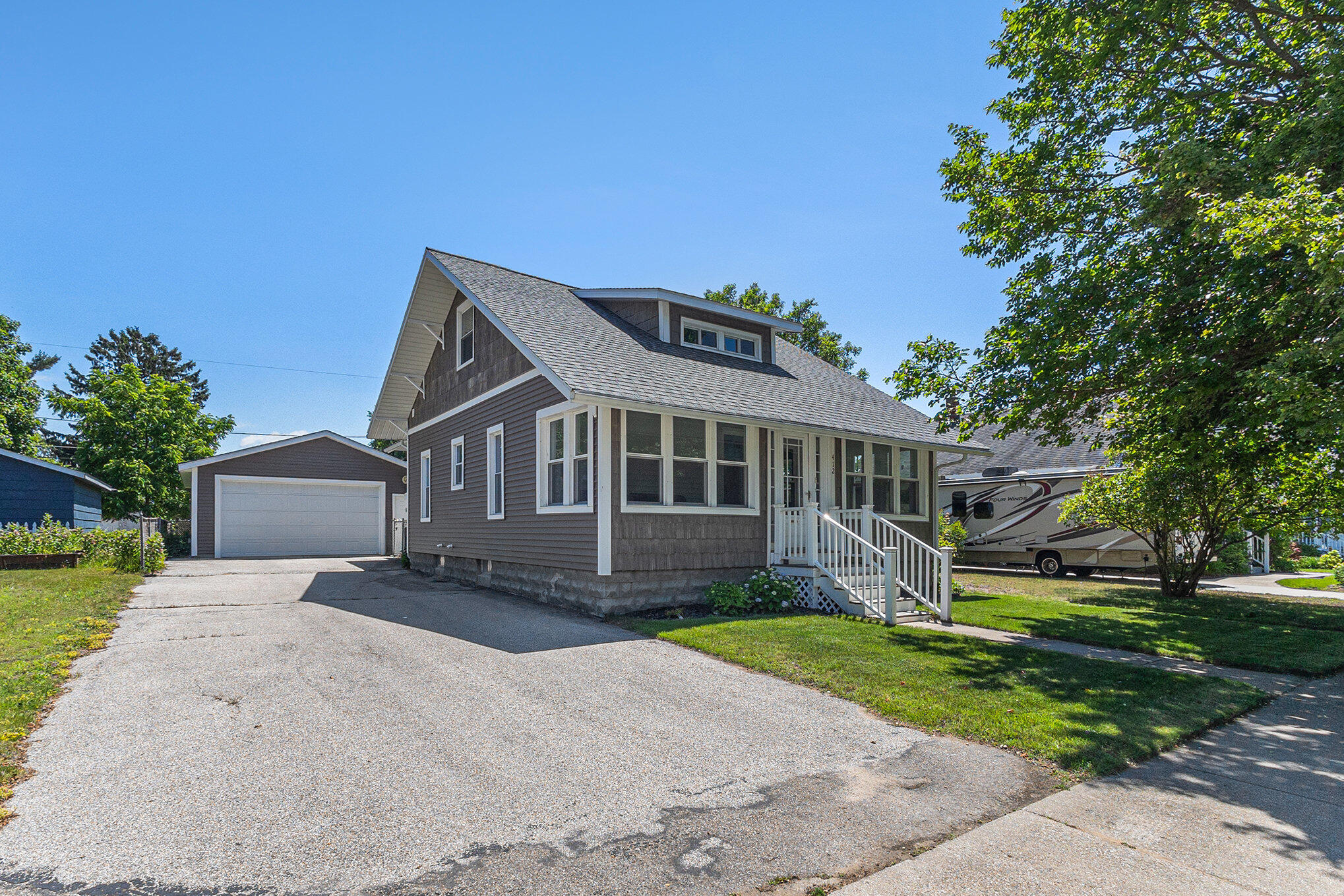 412 N Robert Street Ludington MI 49431