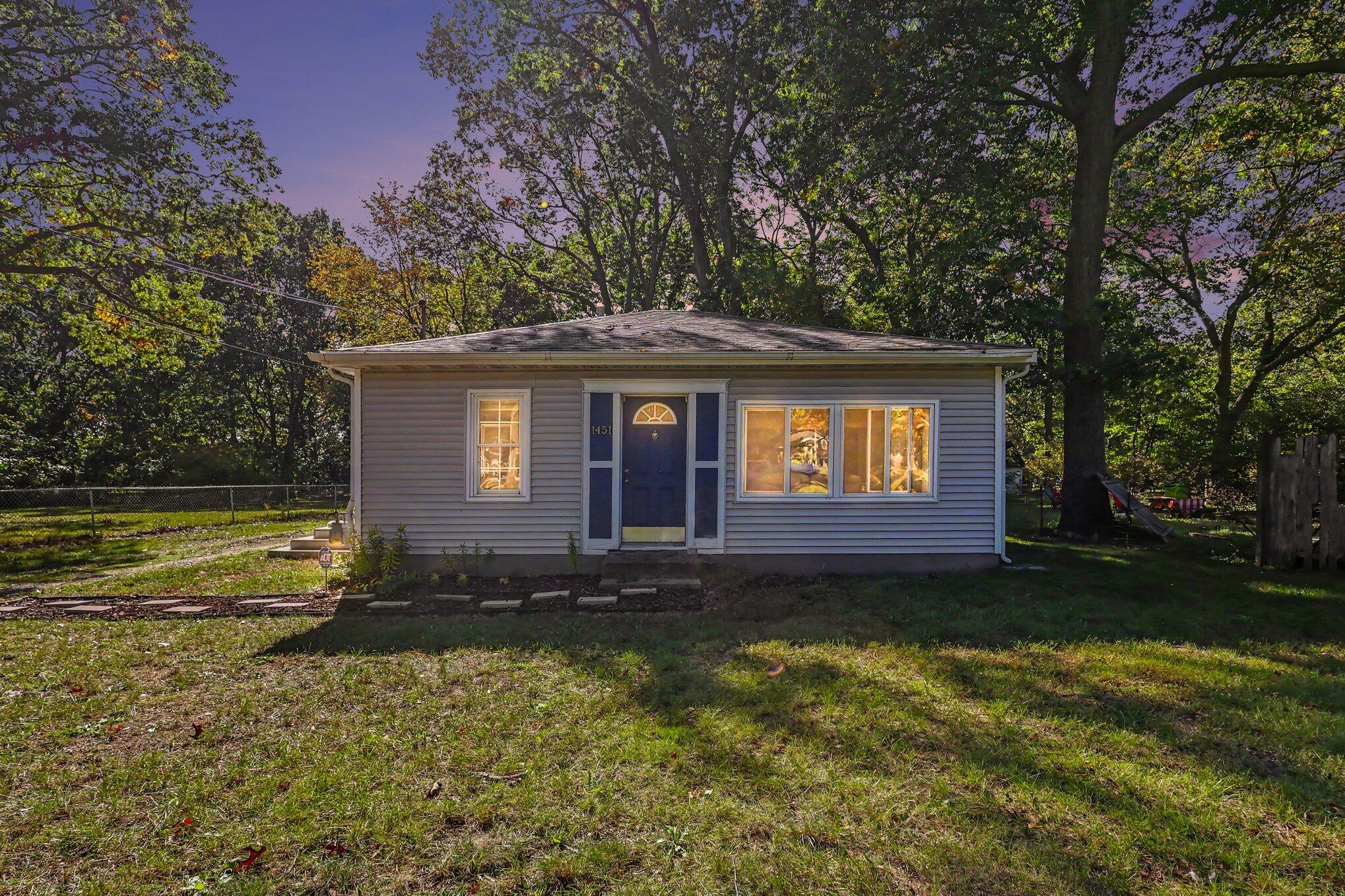 1451 Canterbury Avenue Norton Shores MI 49444