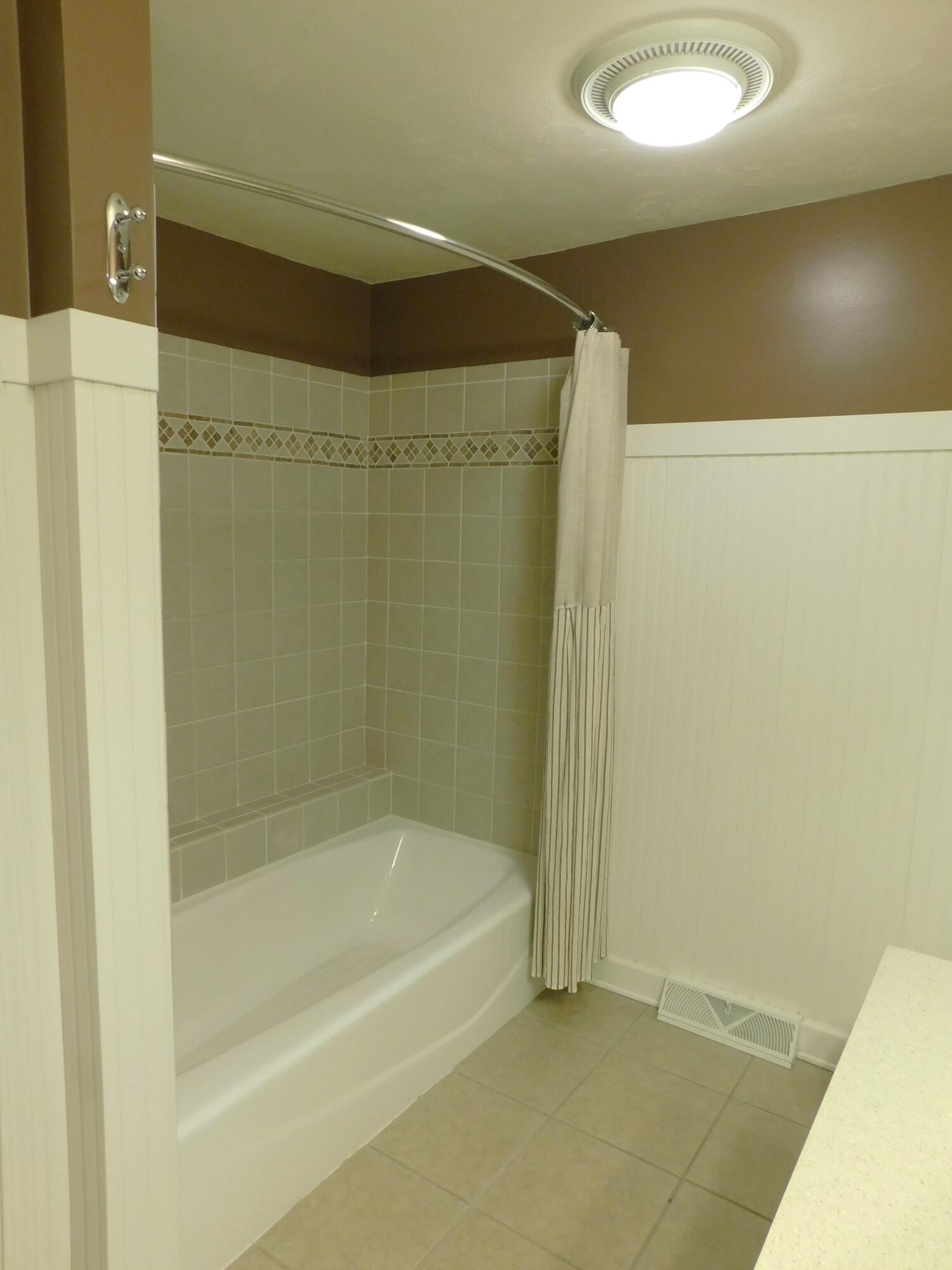 1538 W 32nd Street Holland MI 49423