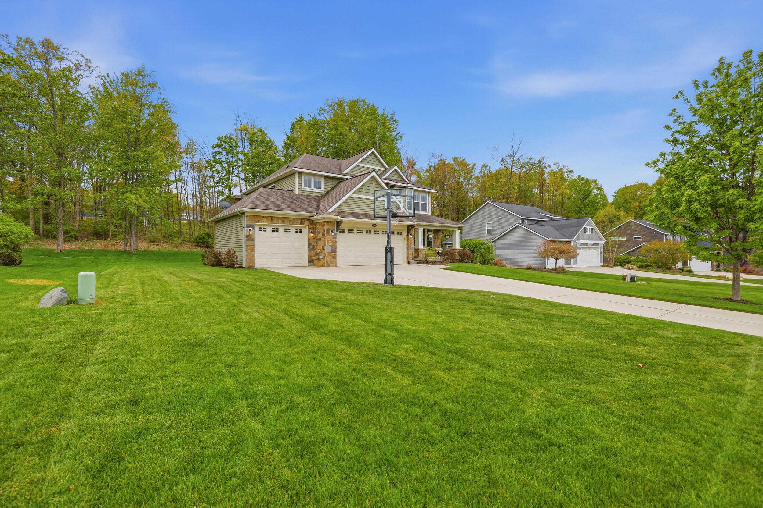 2798 W Morgan Trail NE Rockford MI 49341