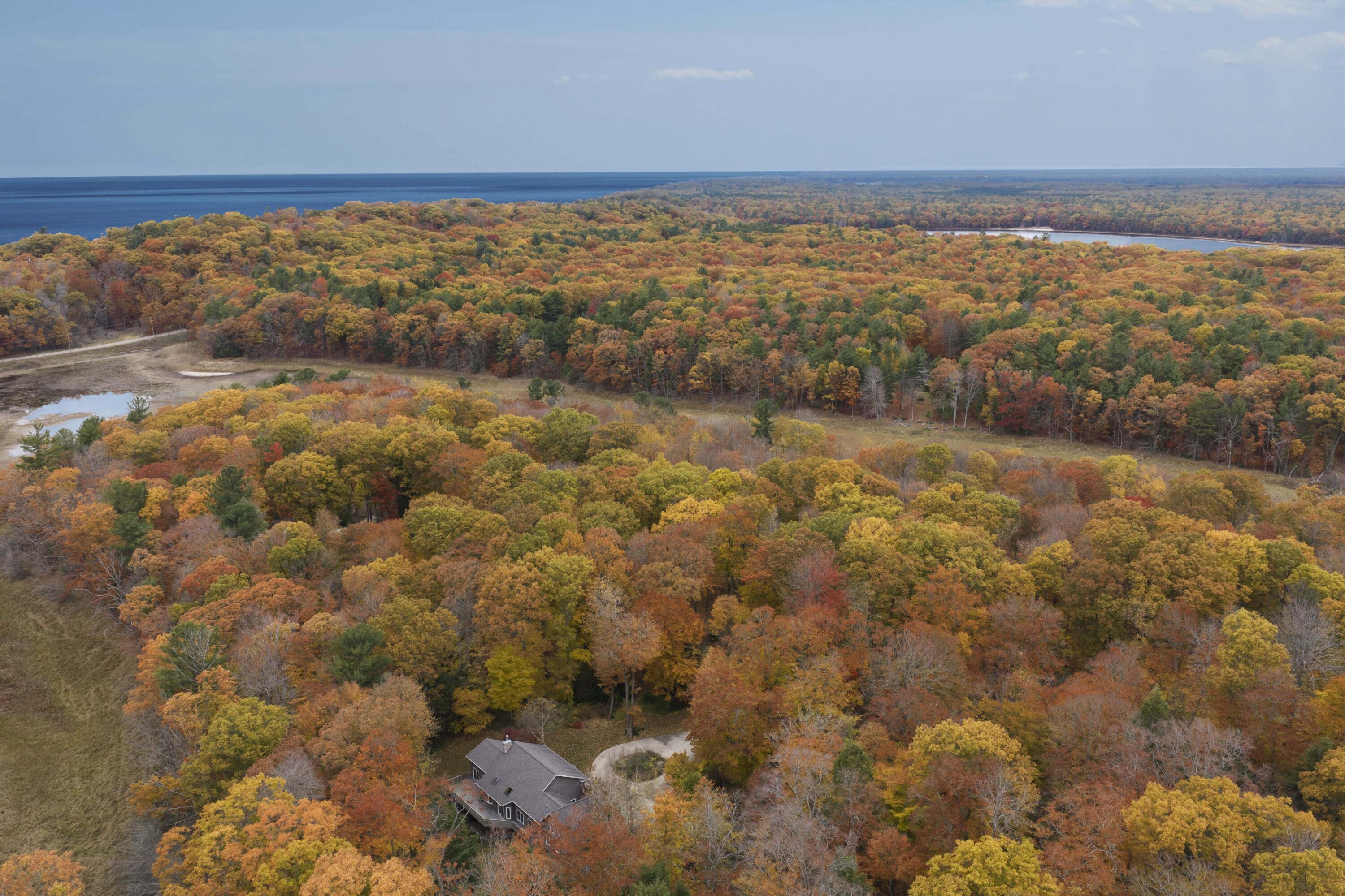6142 Scenic Woods Circle N Muskegon MI 49445