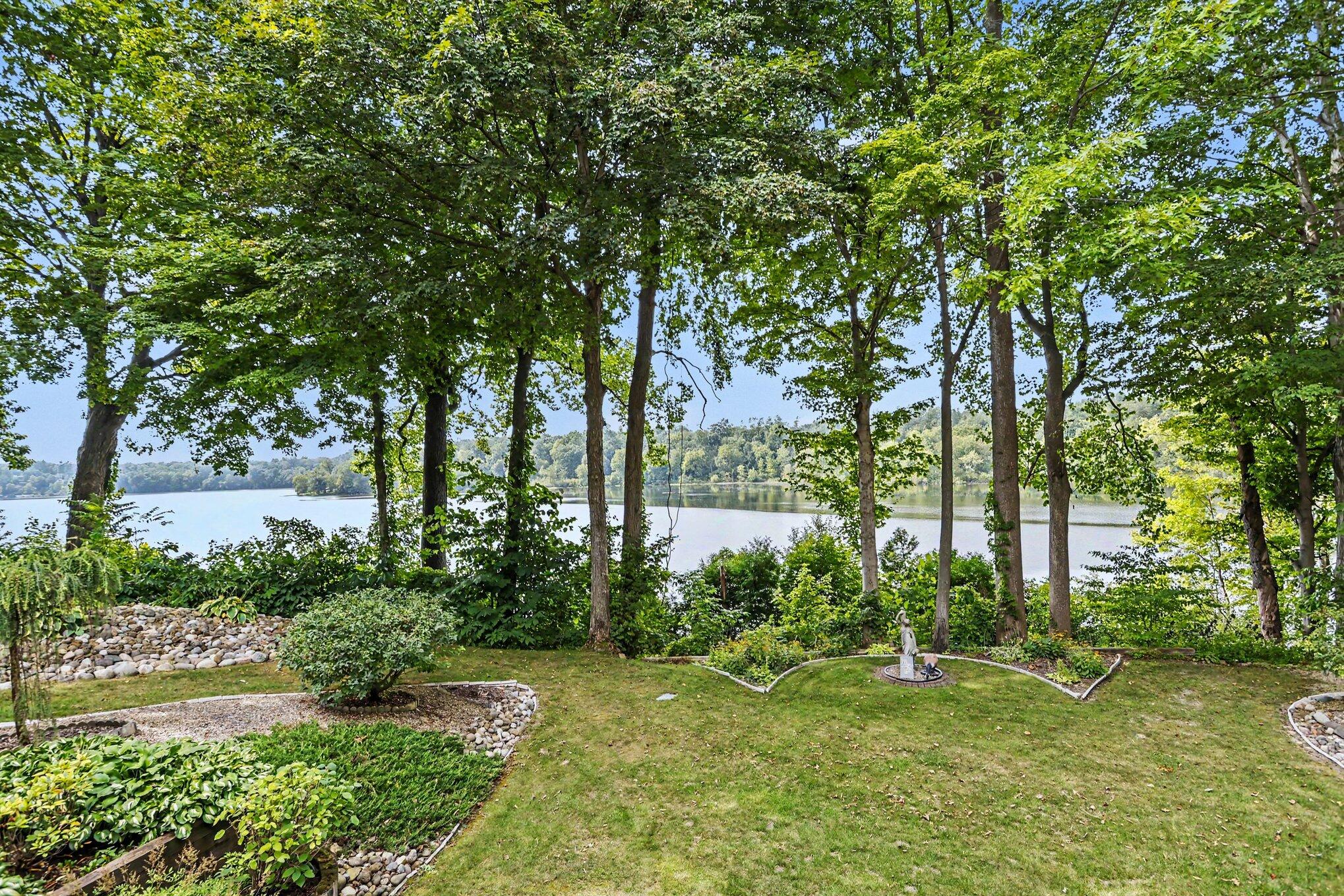 4245 Lake Chapin Bluff Berrien Springs MI 49103