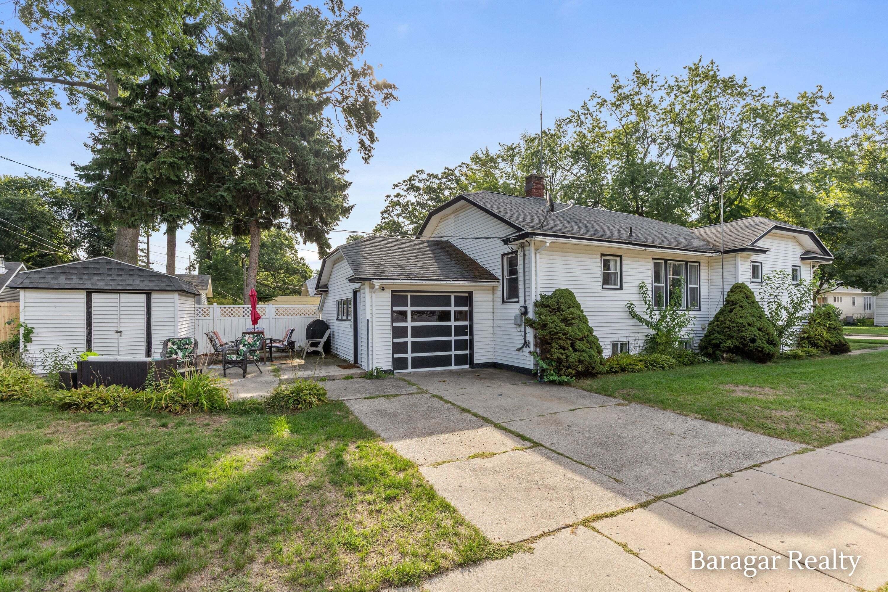 2292 Miner Avenue Muskegon MI 49441
