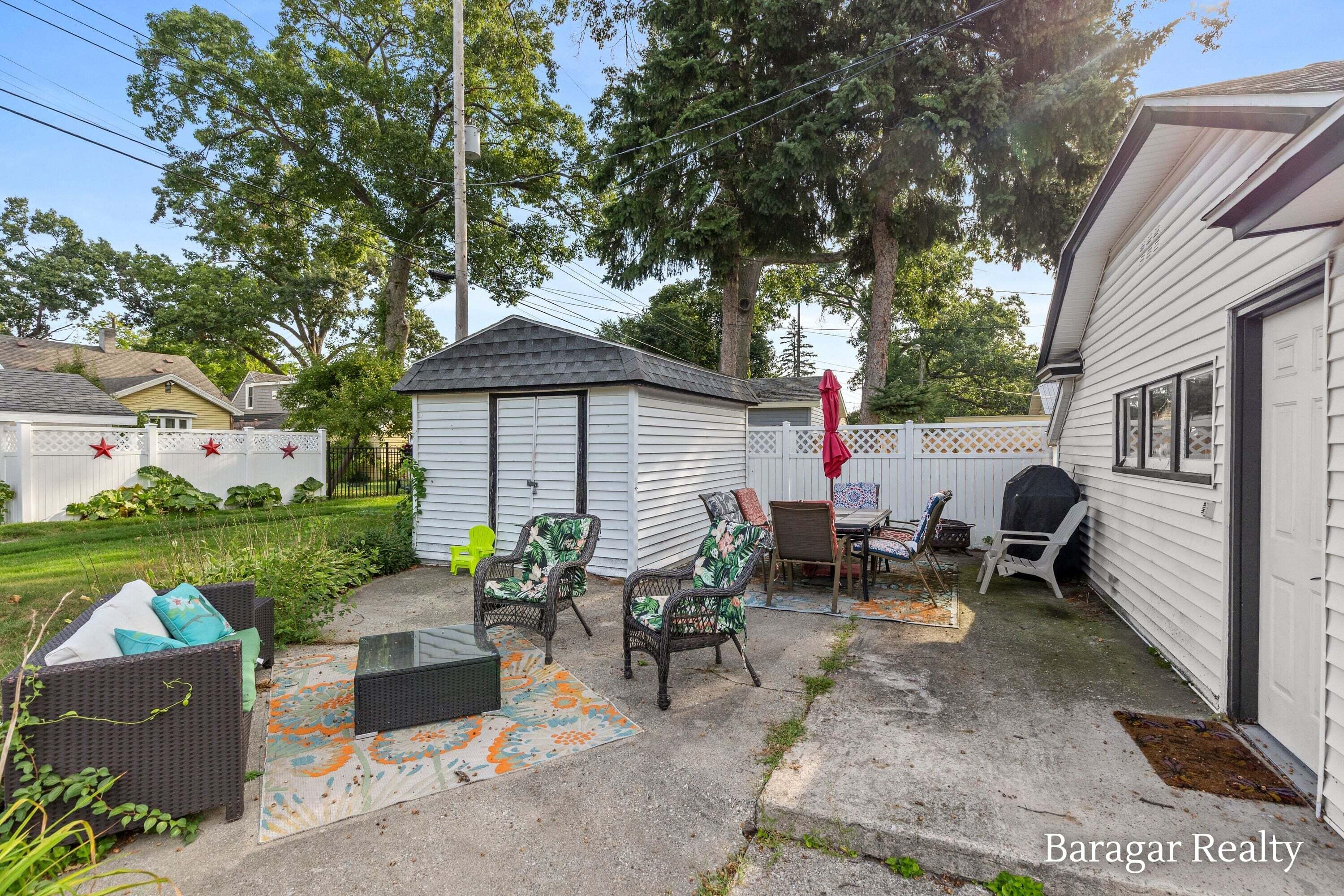 2292 Miner Avenue Muskegon MI 49441