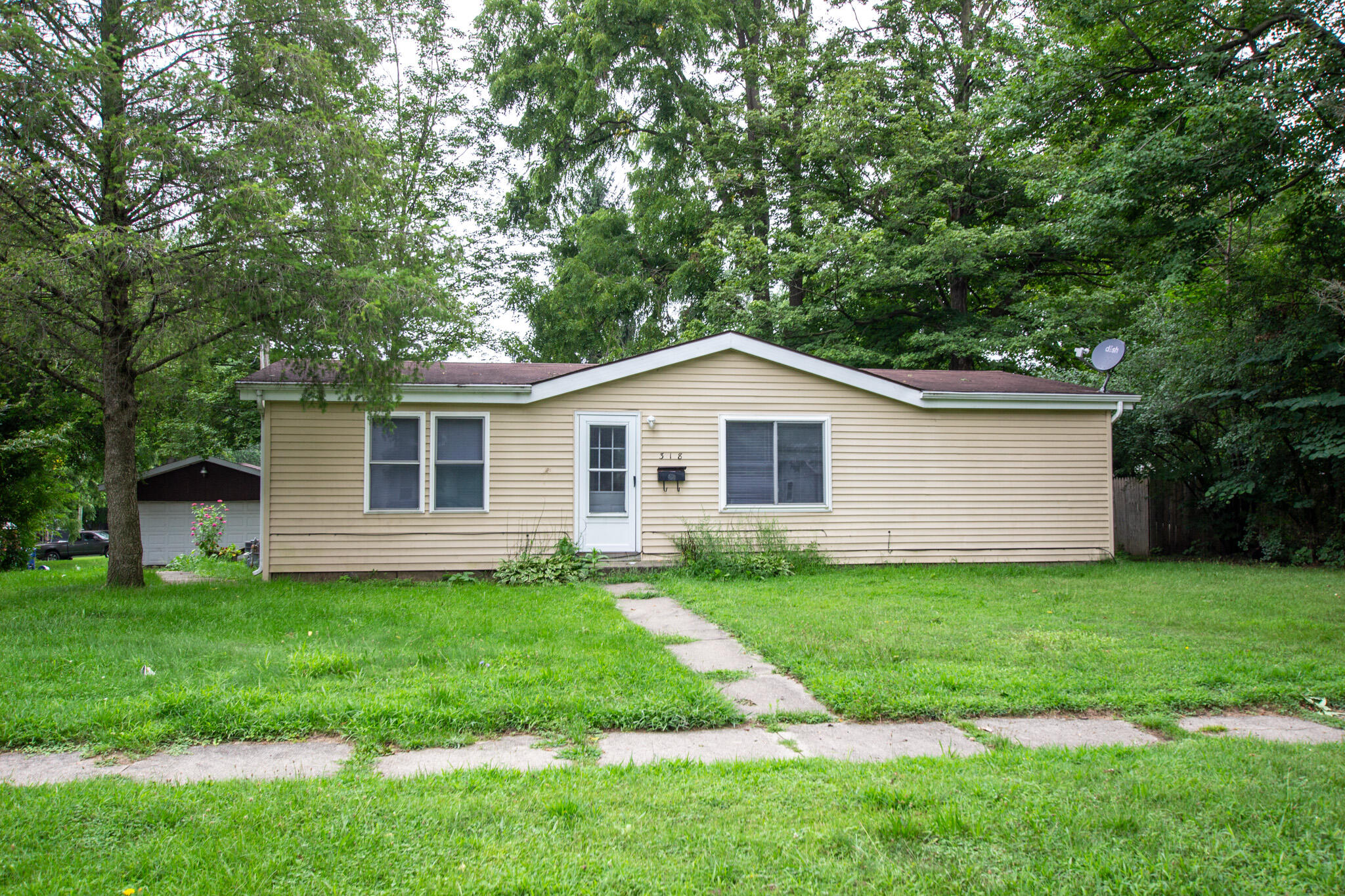 318 S East Street Cassopolis MI 49031