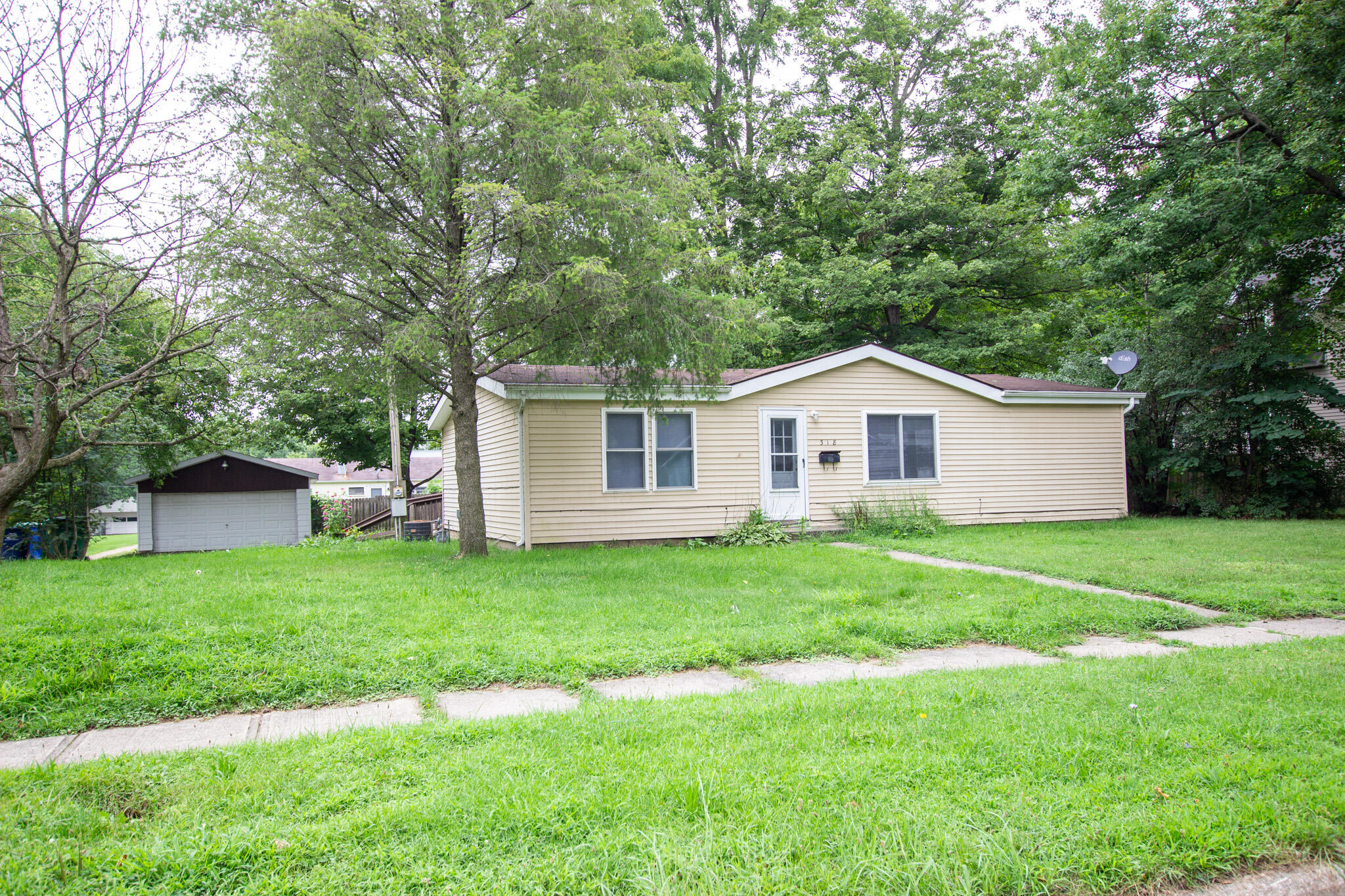 318 S East Street Cassopolis MI 49031