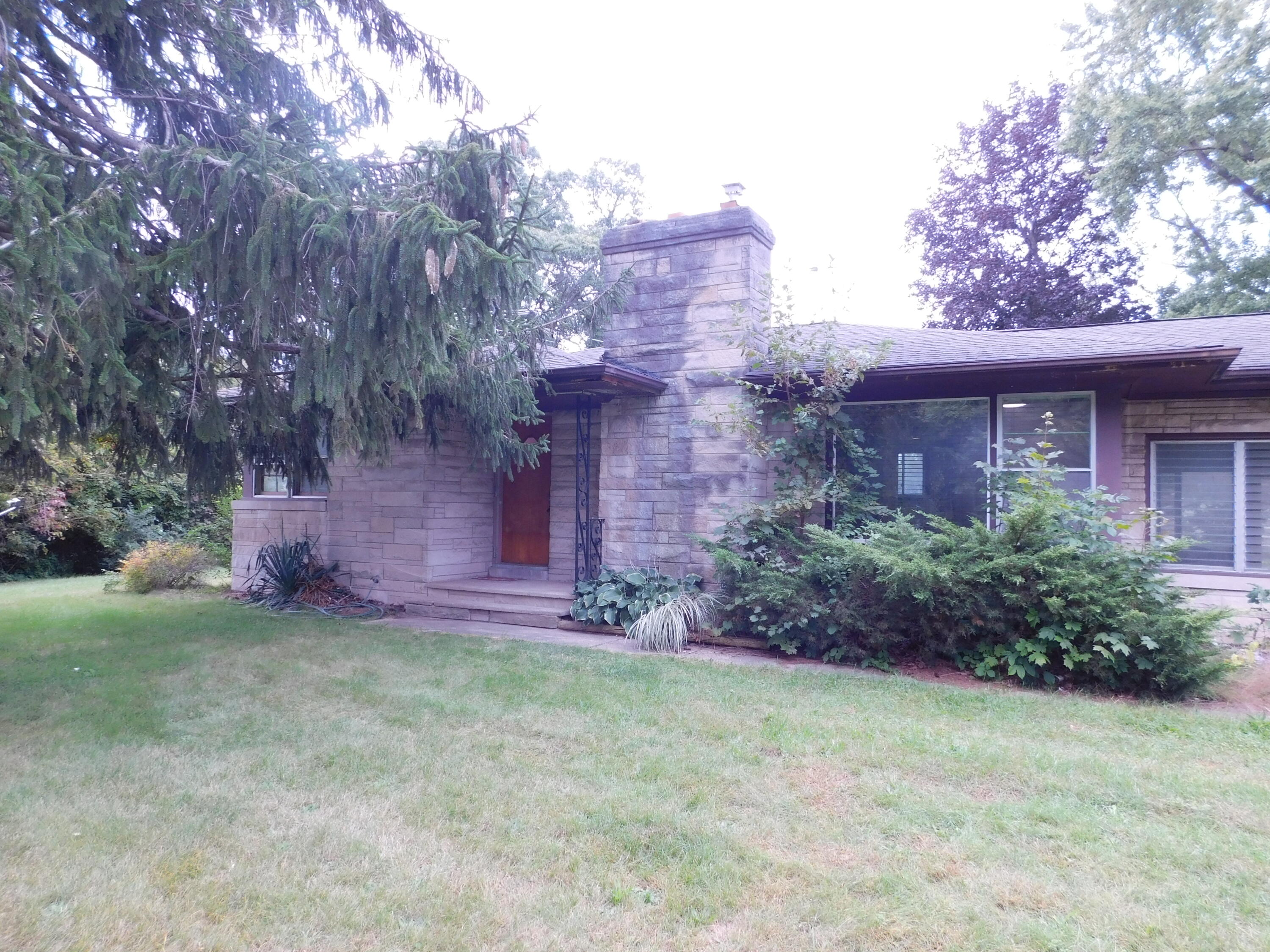 460 Collins Avenue Benton Harbor MI 49022