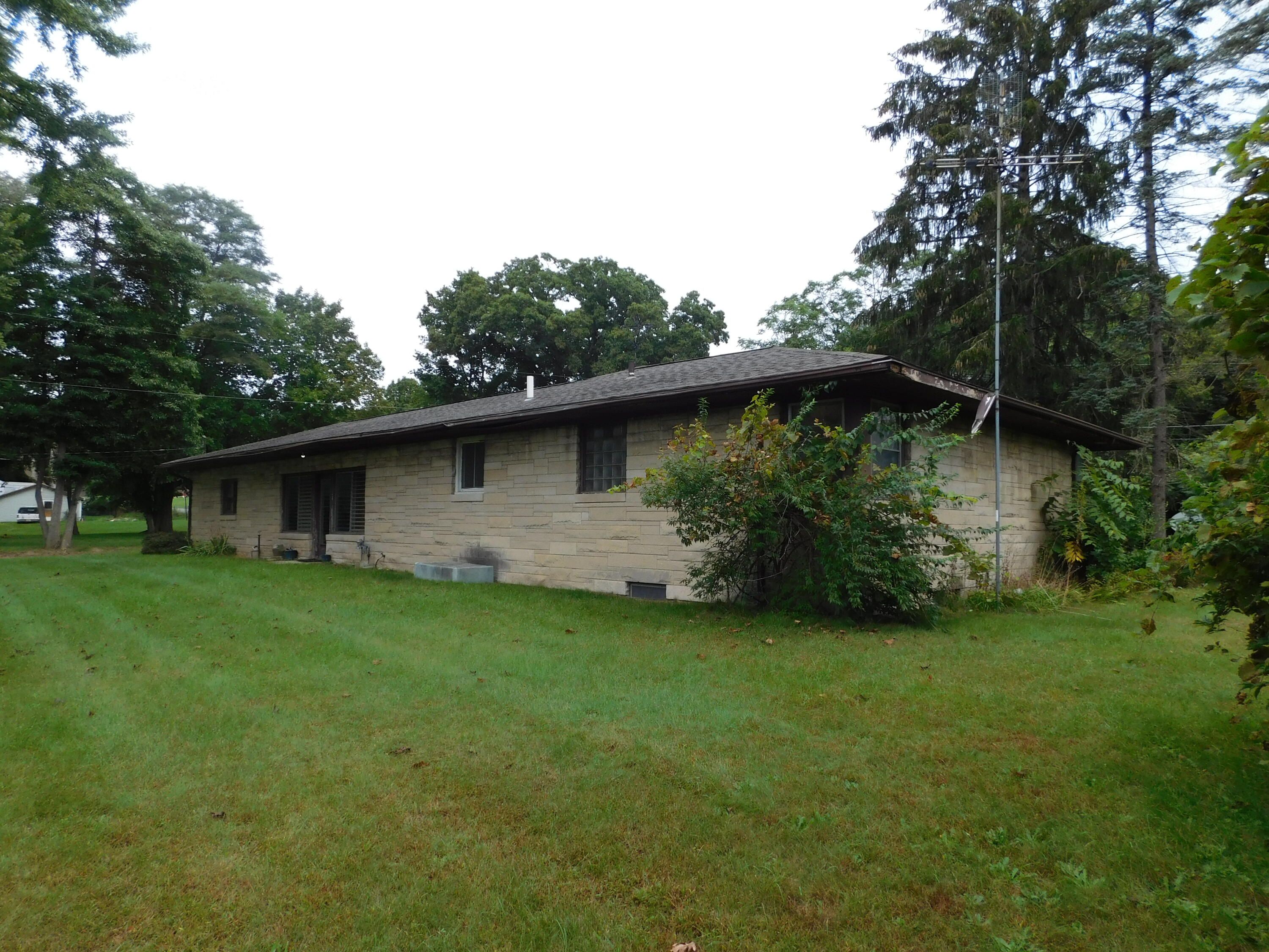 460 Collins Avenue Benton Harbor MI 49022